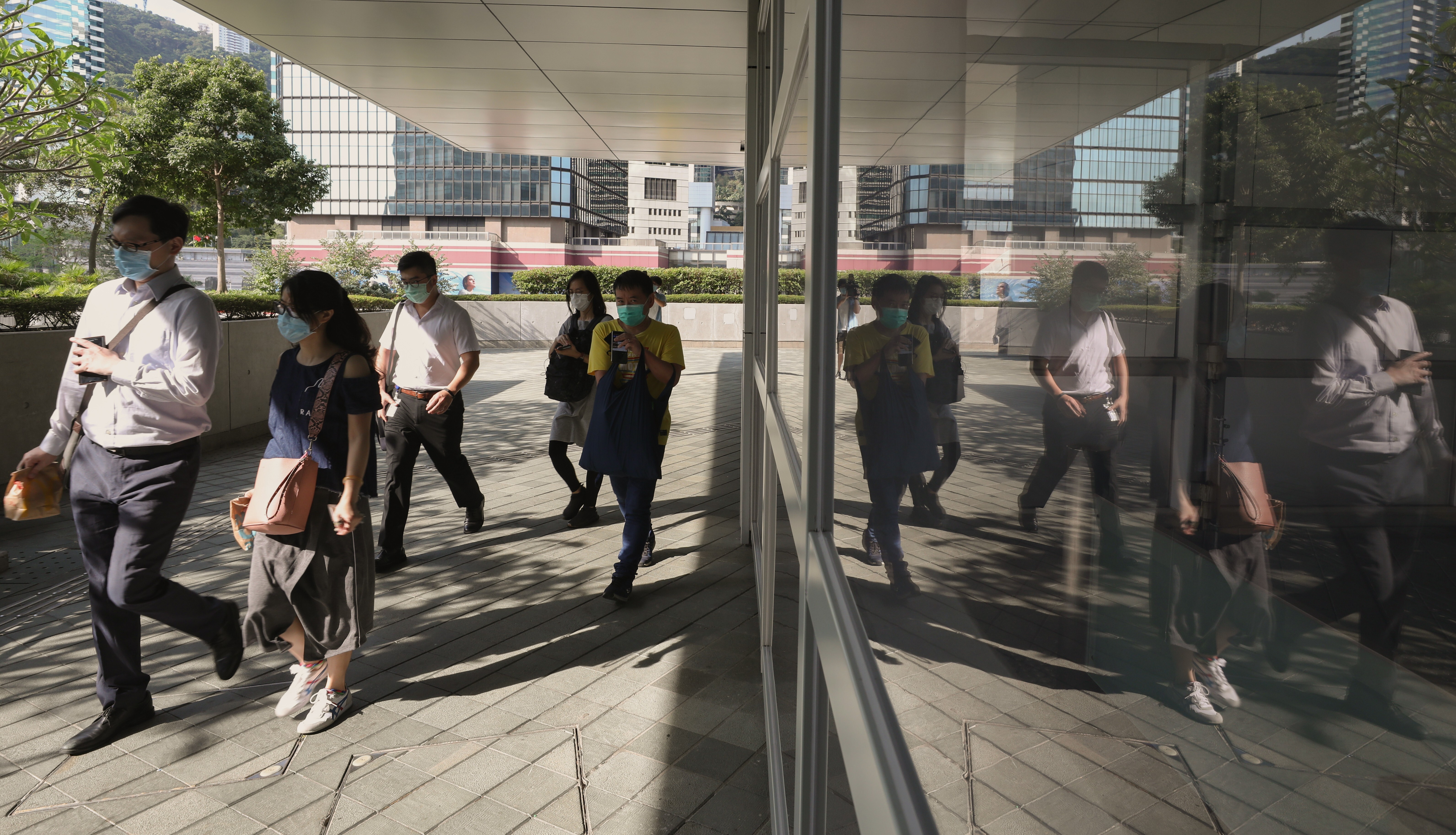 Civil servants return to government office’s in Hong Kong. Photo: Nora Tam