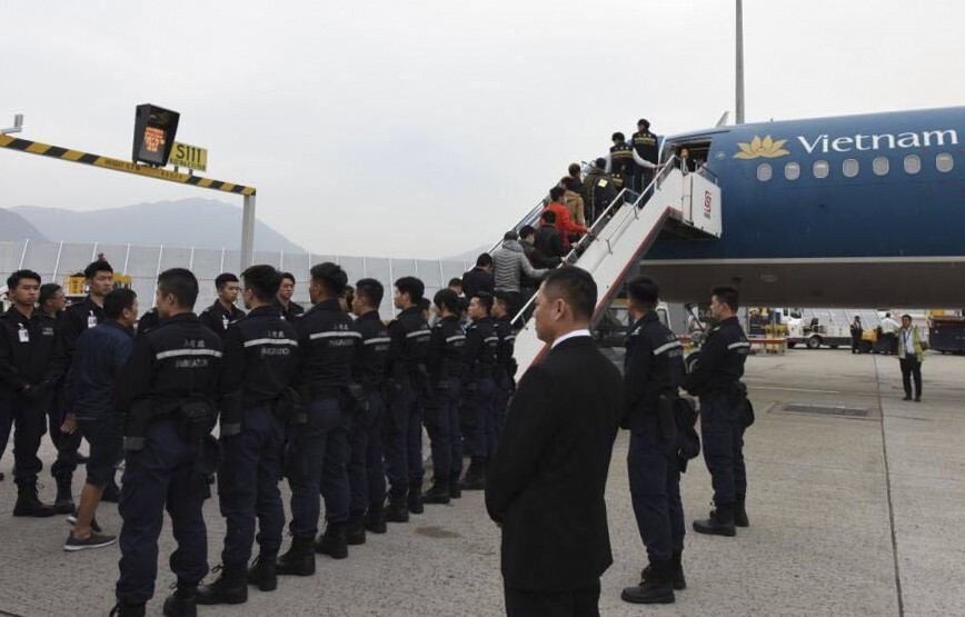 A flight chartered by Hong Kong immigration authorities to send 68 unsuccessful asylum seekers back to Vietnam boards on December 29, 2017. Photo: Handout