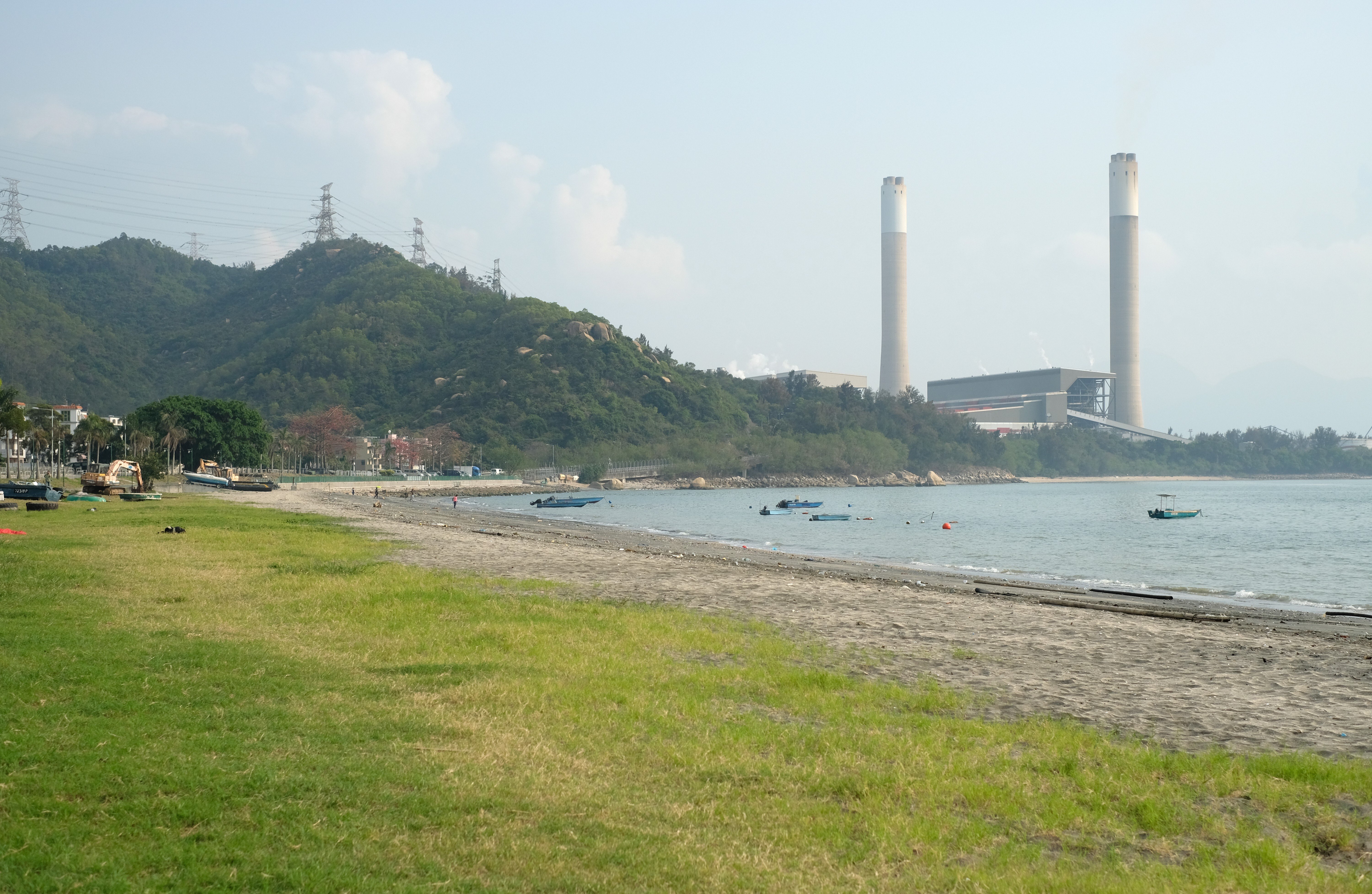 CLP Holdings’ Castle Peak Power Station towers over Lung Kwu Tan, a beach in Tuen Mun. As Hong Kong goes carbon neutral, CLP is looking to deploy hydrogen in its power plants. Photo: Fung Chang