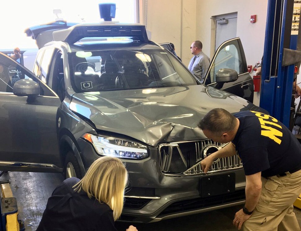 US National Transportation Safety Board investigators examine a self-driving Uber Technologies vehicle involved in a fatal accident in Tempe, Arizona, on March 20, 2018. Photo: Reuters