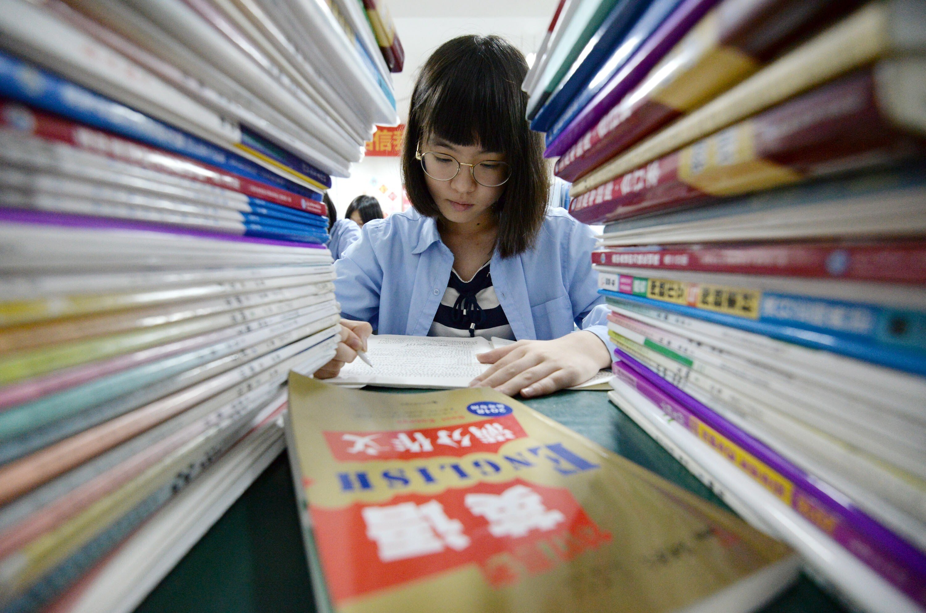 A Chinese high school student studies late at night for the annual college entrance examinations, in Handan, Hebei province, in May 2018. Photo: EPA-EFE