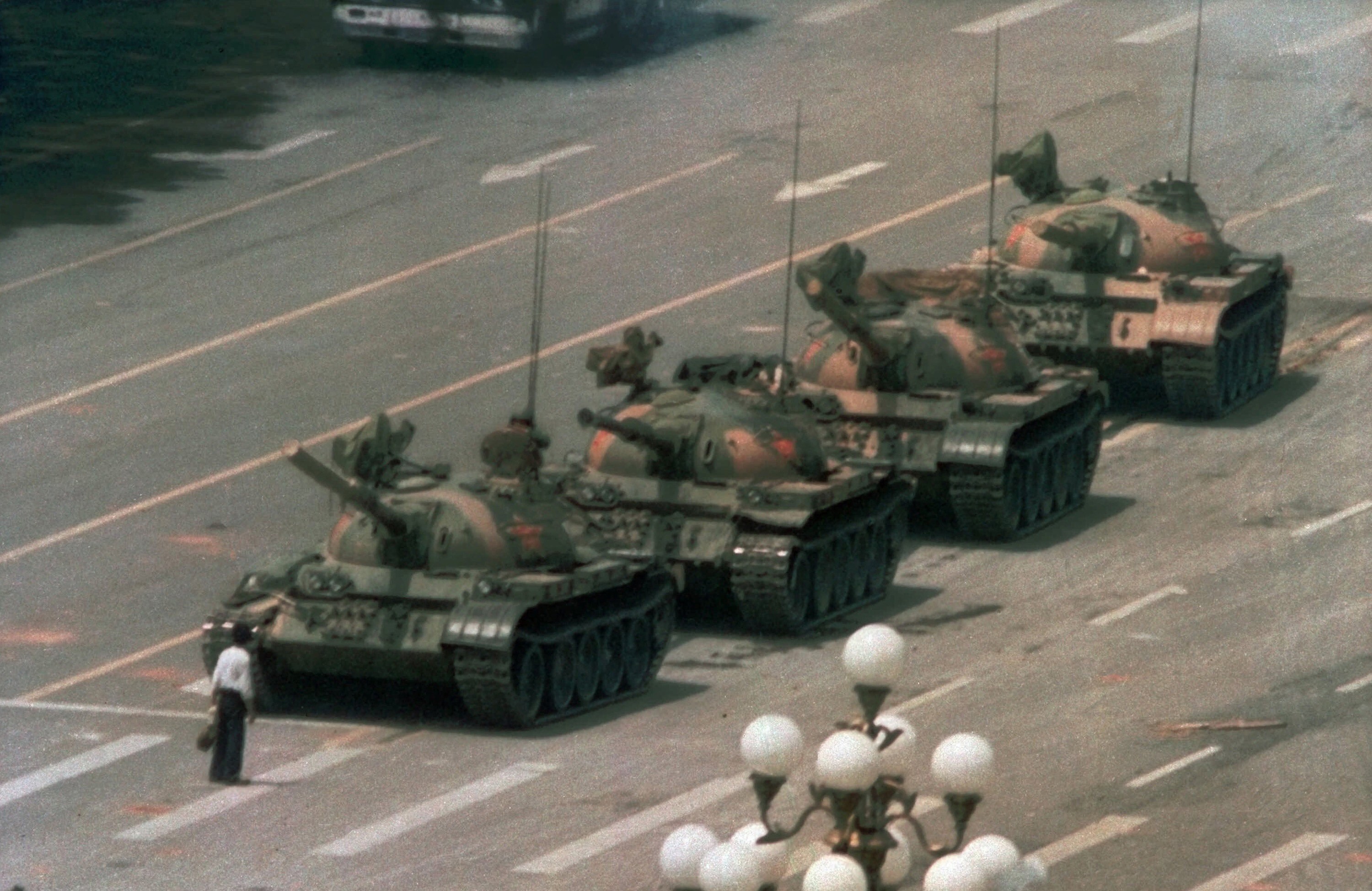 A man stands in front of a line of tanks at Tiananmen Square in Beijing on June 5, 1989. Photo: AP