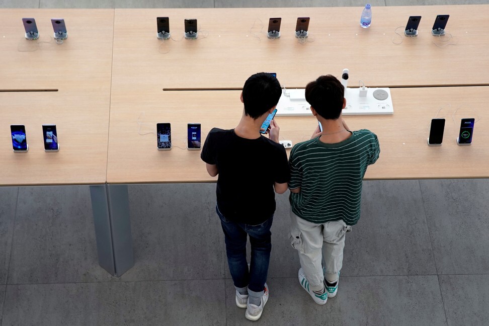 People check out smartphones at Huawei Technology Co’s first global flagship store in Shenzhen, in southern China’s Guangdong province. Photo: Reuters