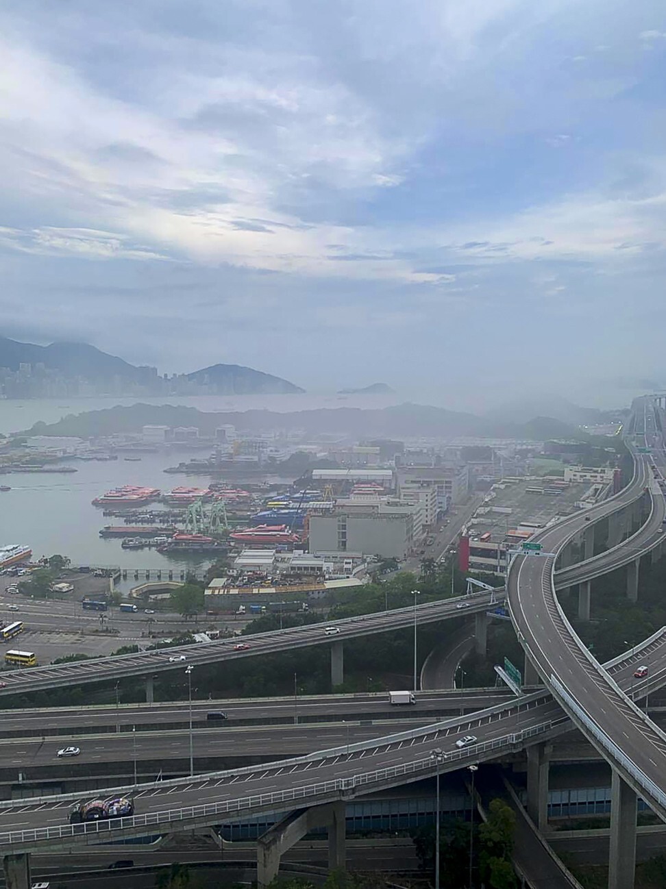 Hanging palls of smoke in Kowloon on Wednesday. Photo: Facebook