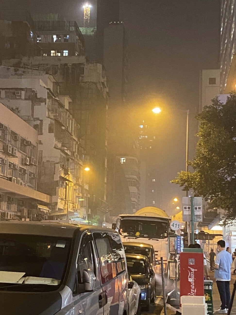 Smoke from the fire is visible in Cheung Sha Wan. Photo: Facebook.