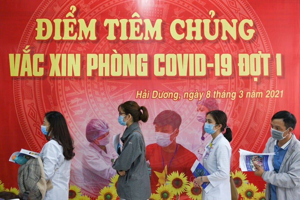Health workers wait to receive an AstraZeneca vaccine shot in Hai Duong province. Photo: Reuters
