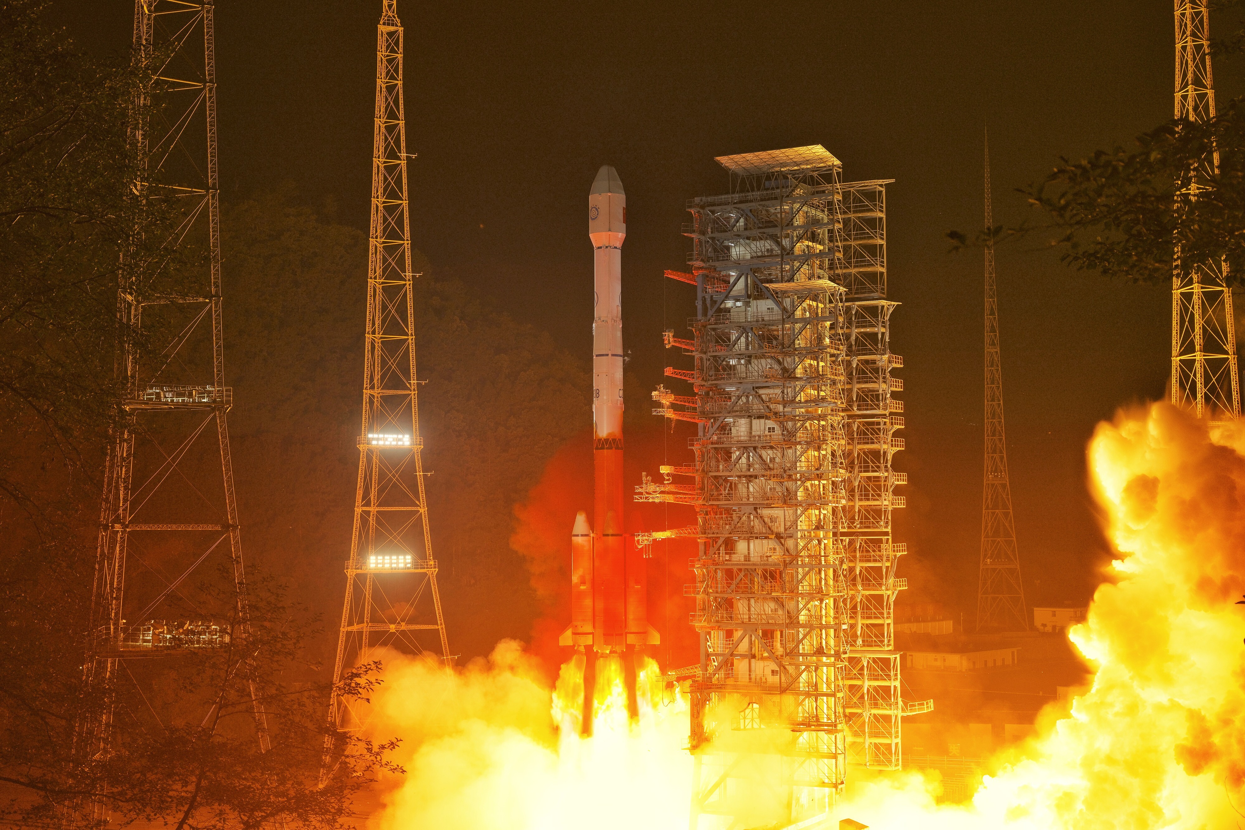 Chinese Rocket Gets Parachute System To Help Guide Boosters Back To Earth South China Morning Post