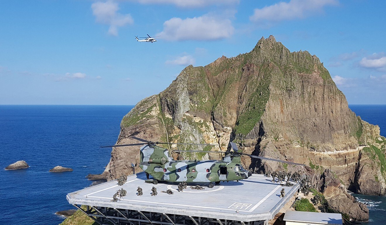 Members of the South Korean Marine Corps take part in a military exercise in the Dokdo islands. Photo: Yonhap