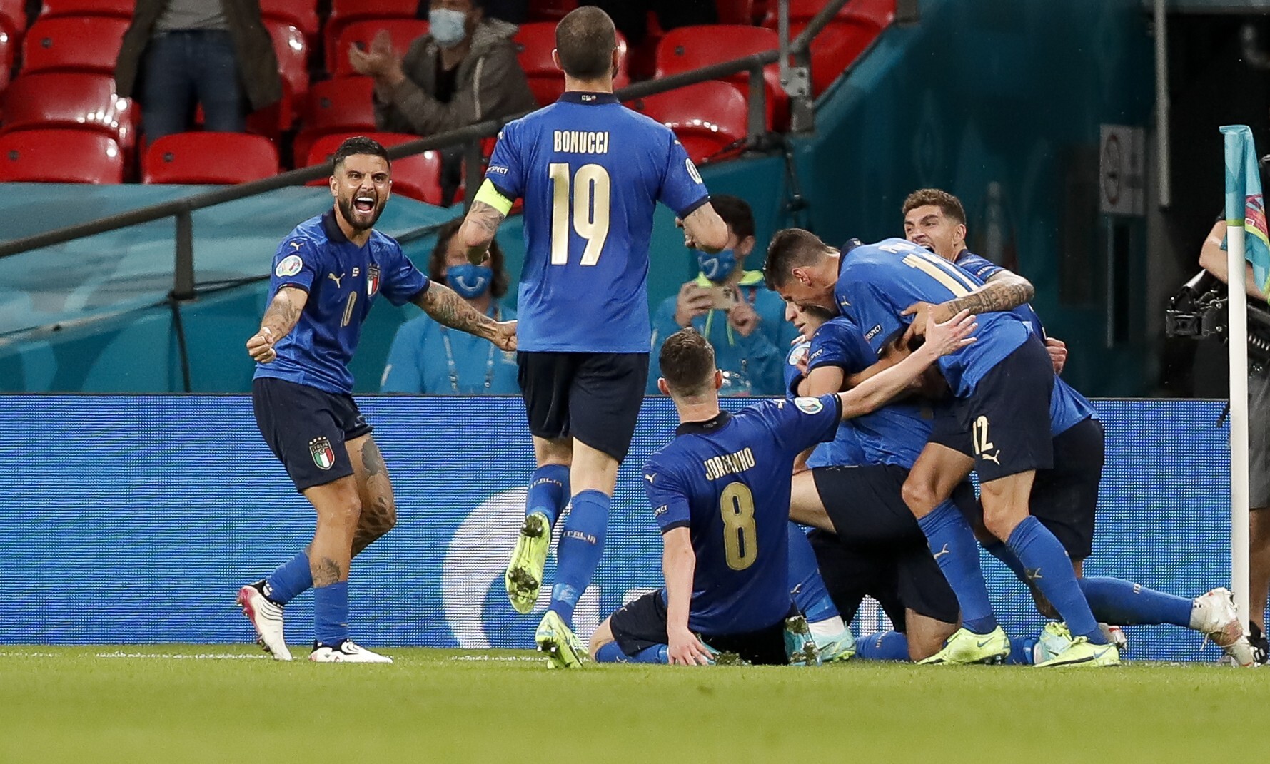 Italy’s players celebrate Federico Chiesa’s goal against Austria. Photo: Xinhua