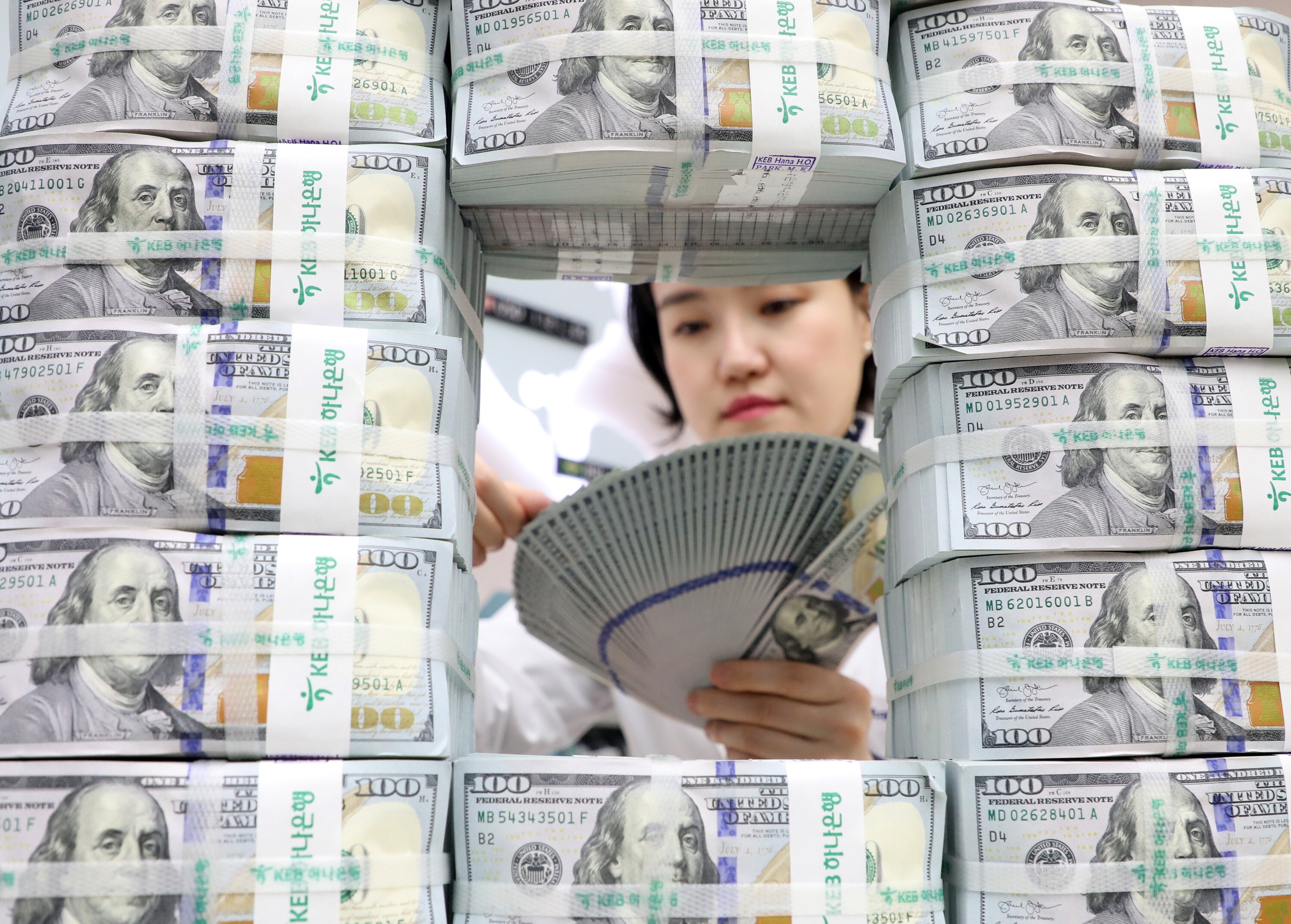 China’s foreign exchange deposits hit a historic high of US$1.01 trillion at end of May, up 35.7 per cent from a year earlier, after having surpassed US$1 trillion for the first time in April, according to data from the People’s Bank of China (PBOC). Photo: EPA-EFE