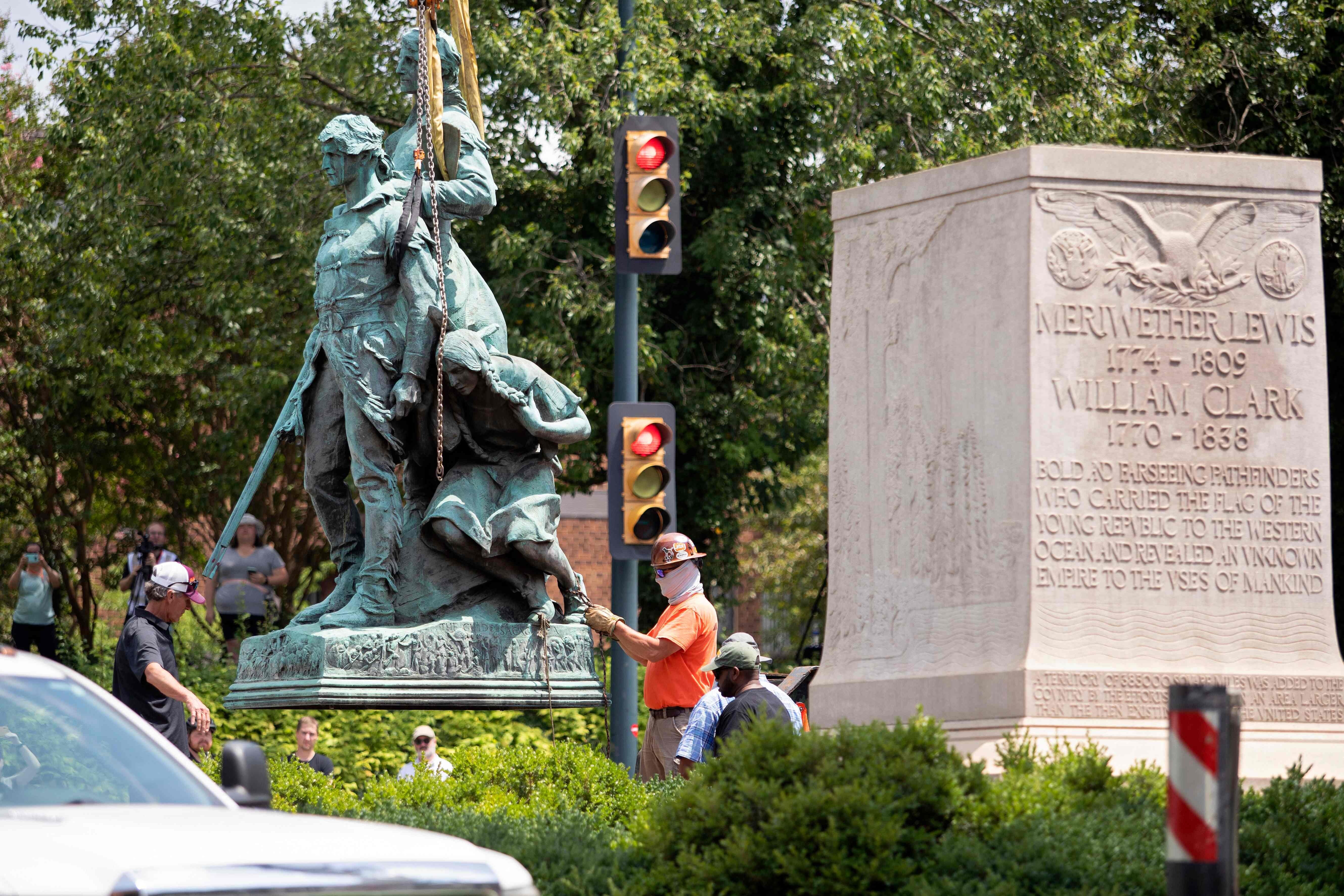 ‘An incredible day’ General Robert E Lee statue removed in