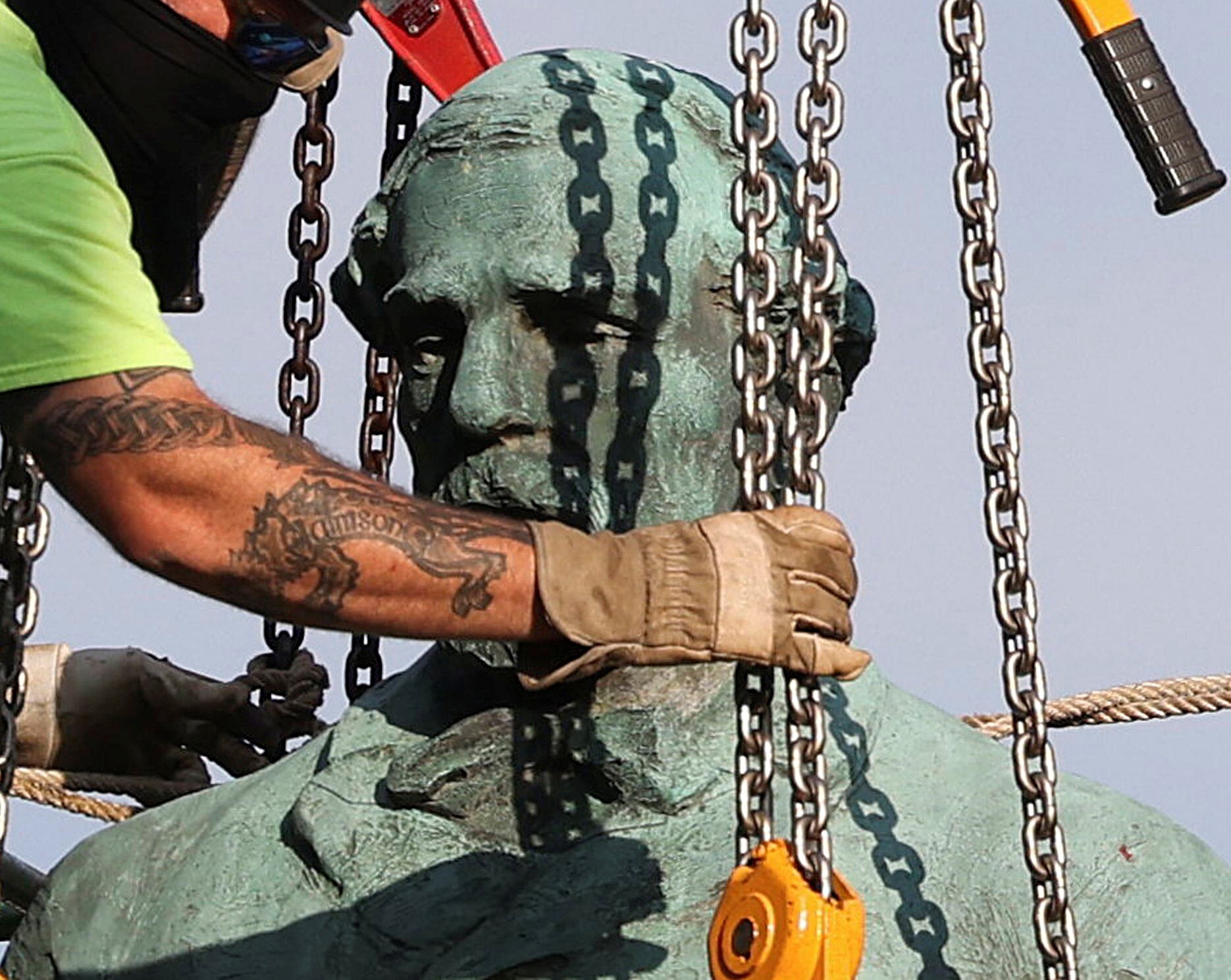 ‘An incredible day’ General Robert E Lee statue removed in