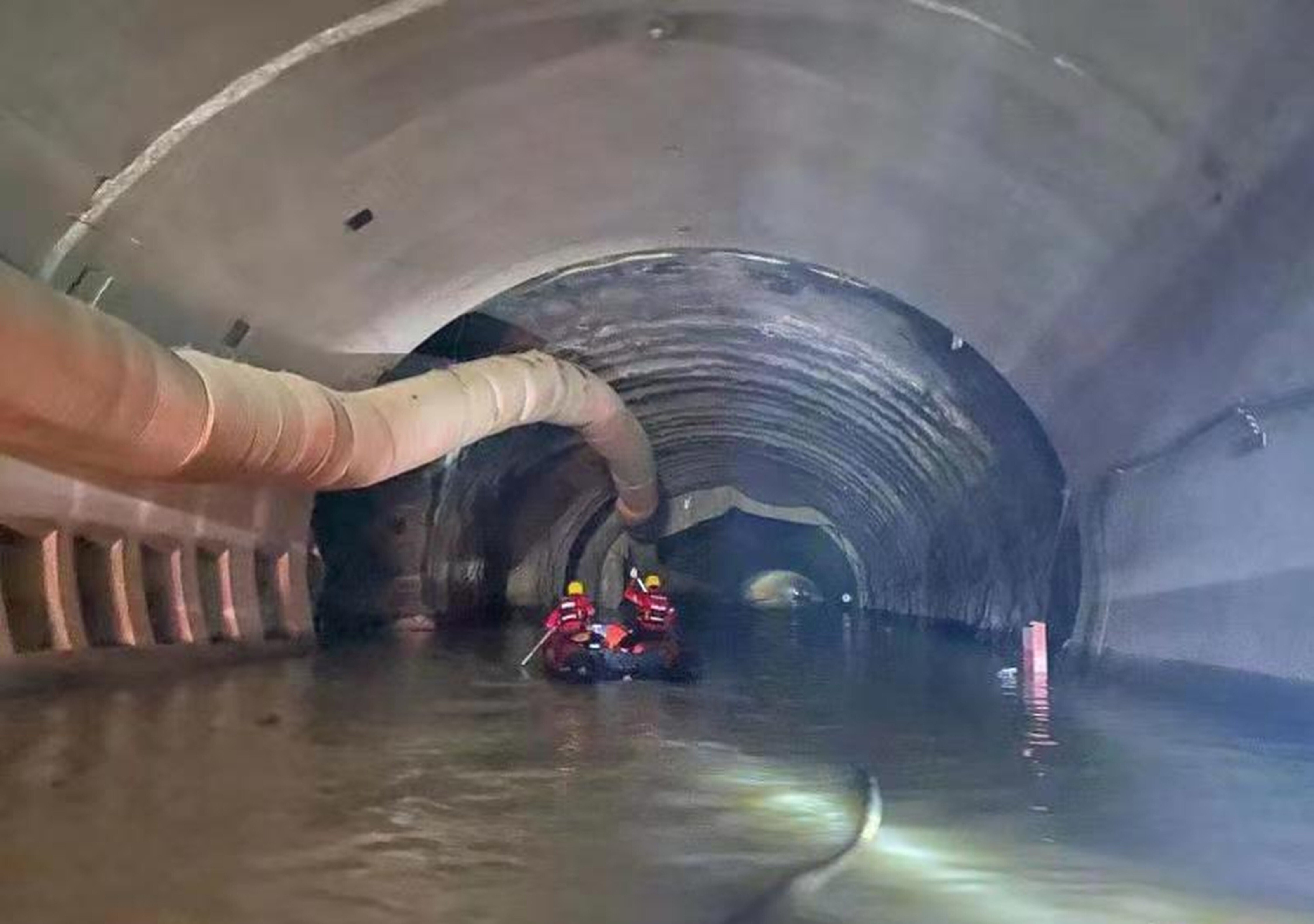 On Thursday, search teams were trying to rescue 14 construction workers trapped by an overnight flood in a tunnel being built in Zhuhai. The cause of the flood is not known. Photo: Weibo