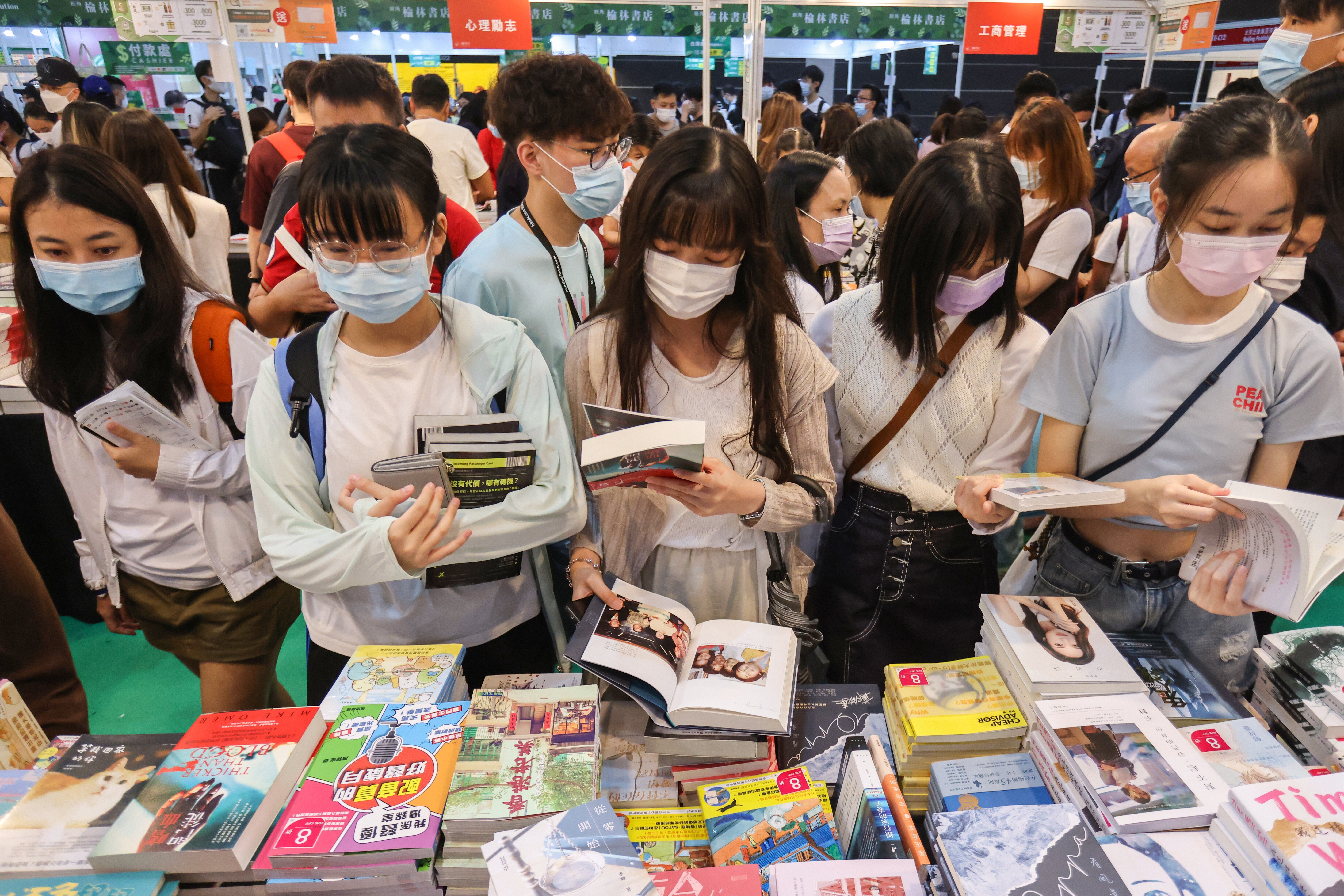 Visitors to the Hong Kong Book Fair at the Convention and Exhibition Centre in Wan Chai. Photo: May Tse