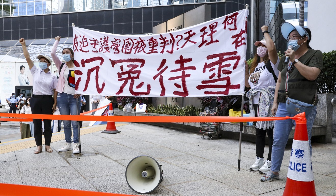 Protesters outside Hong Kong’s District Court on Thursday offered support to the defendants in the Yuen Long attack case. Photo: Edmond So