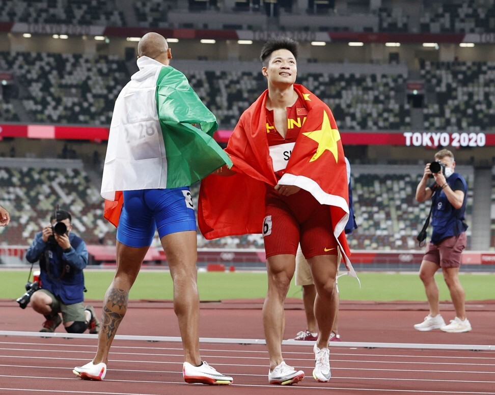 China's Su Bingtian congratulates Italy's Marcell Jacobs on his victory. Photo: Kyodo
