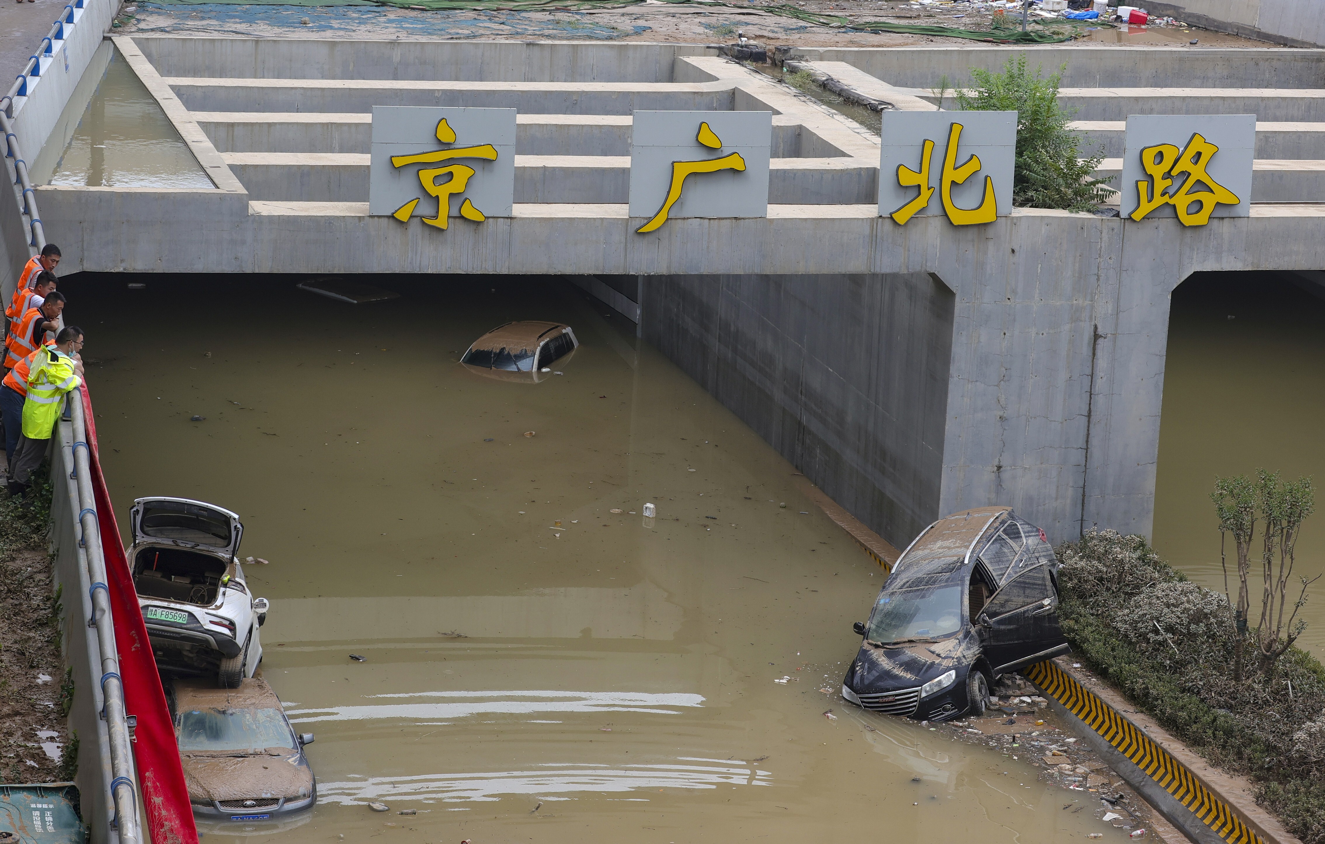 The tunnel flooded within five minutes, trapping hundreds of vehicles. Photo: Simon Song