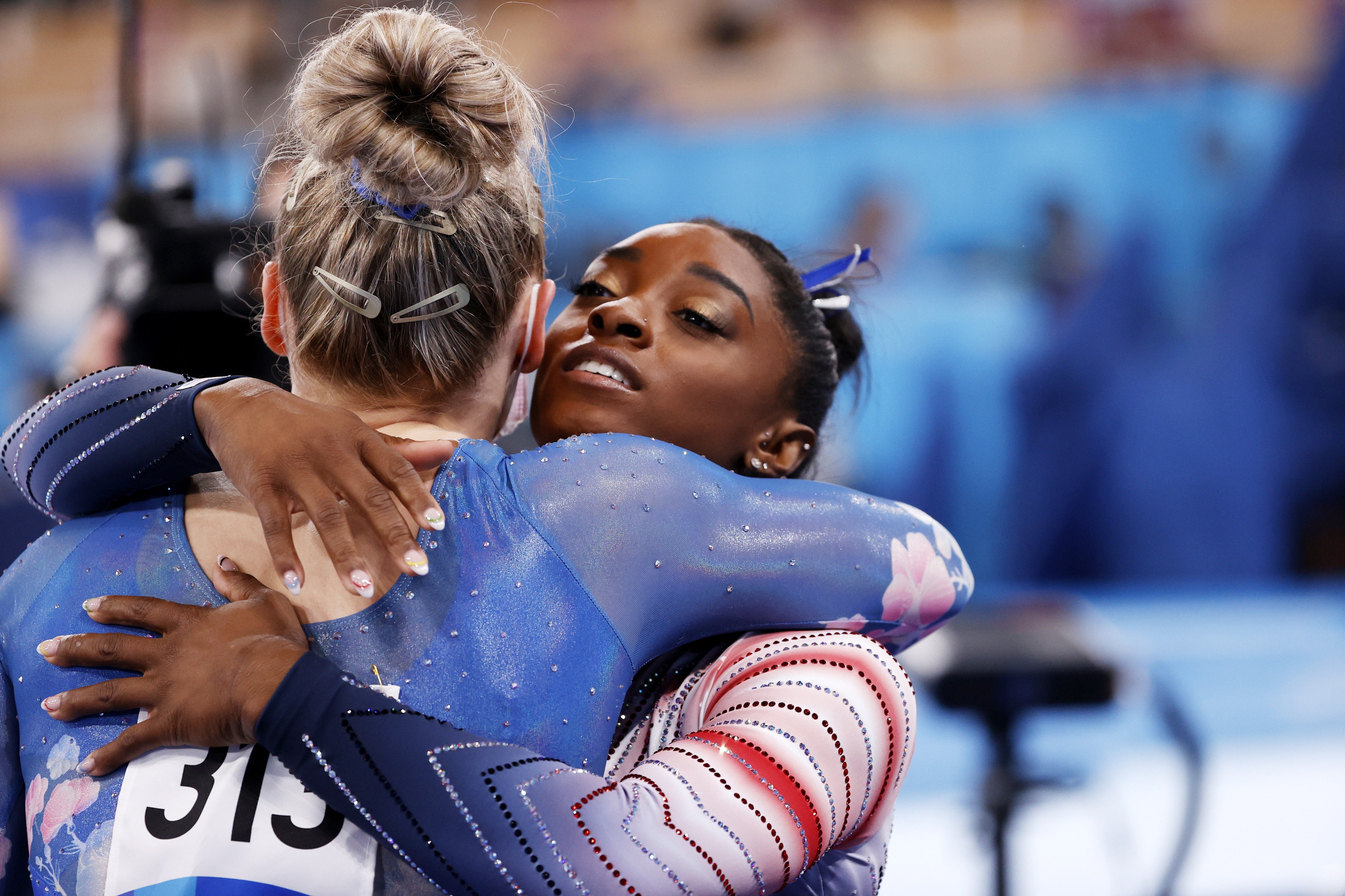 Simone Biles hugs Ellie Black, of Canada, during the women’s balance beam final at the Tokyo Olympic Games. Photo: EPA