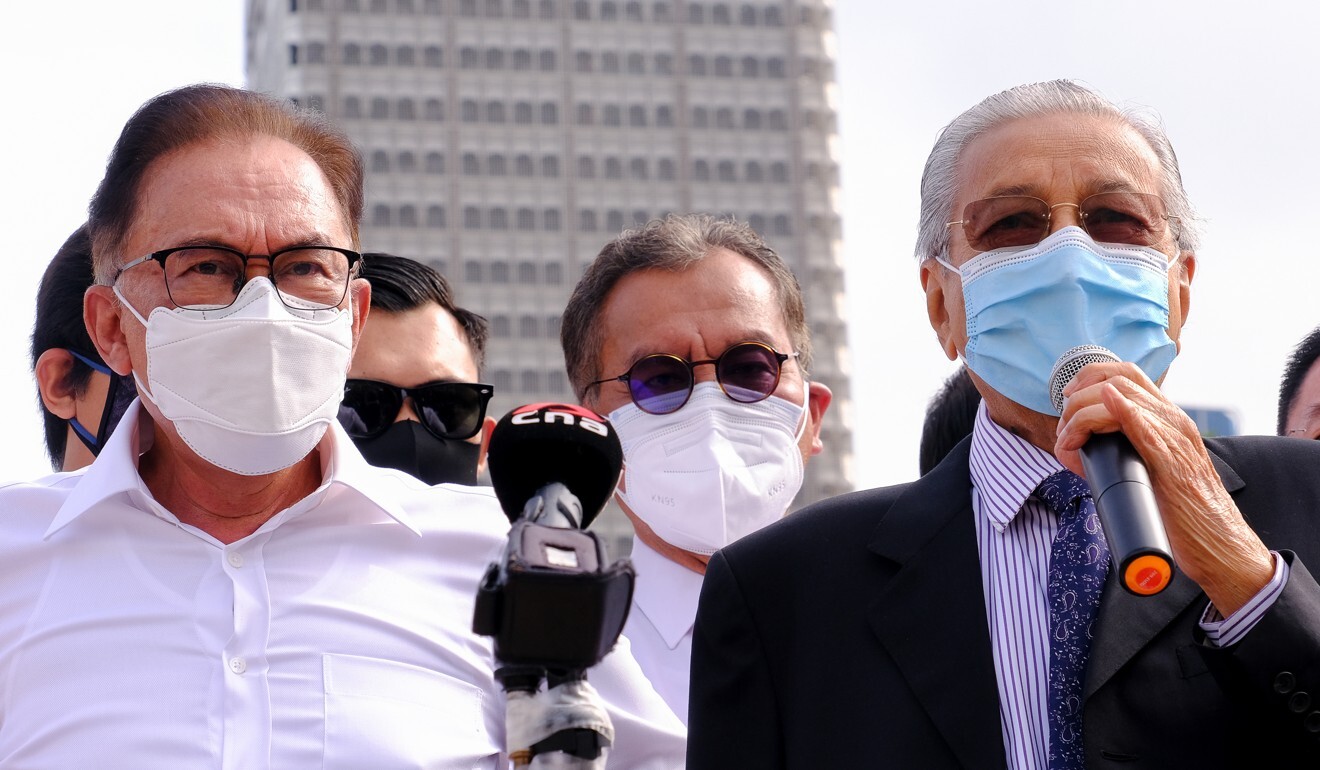 Opposition leader Anwar Ibrahim (left) and former prime minister Mahathir Mohamad (right) call for Muhyiddin’s resignation at Merdeka Square on Monday. Photo: Bloomberg