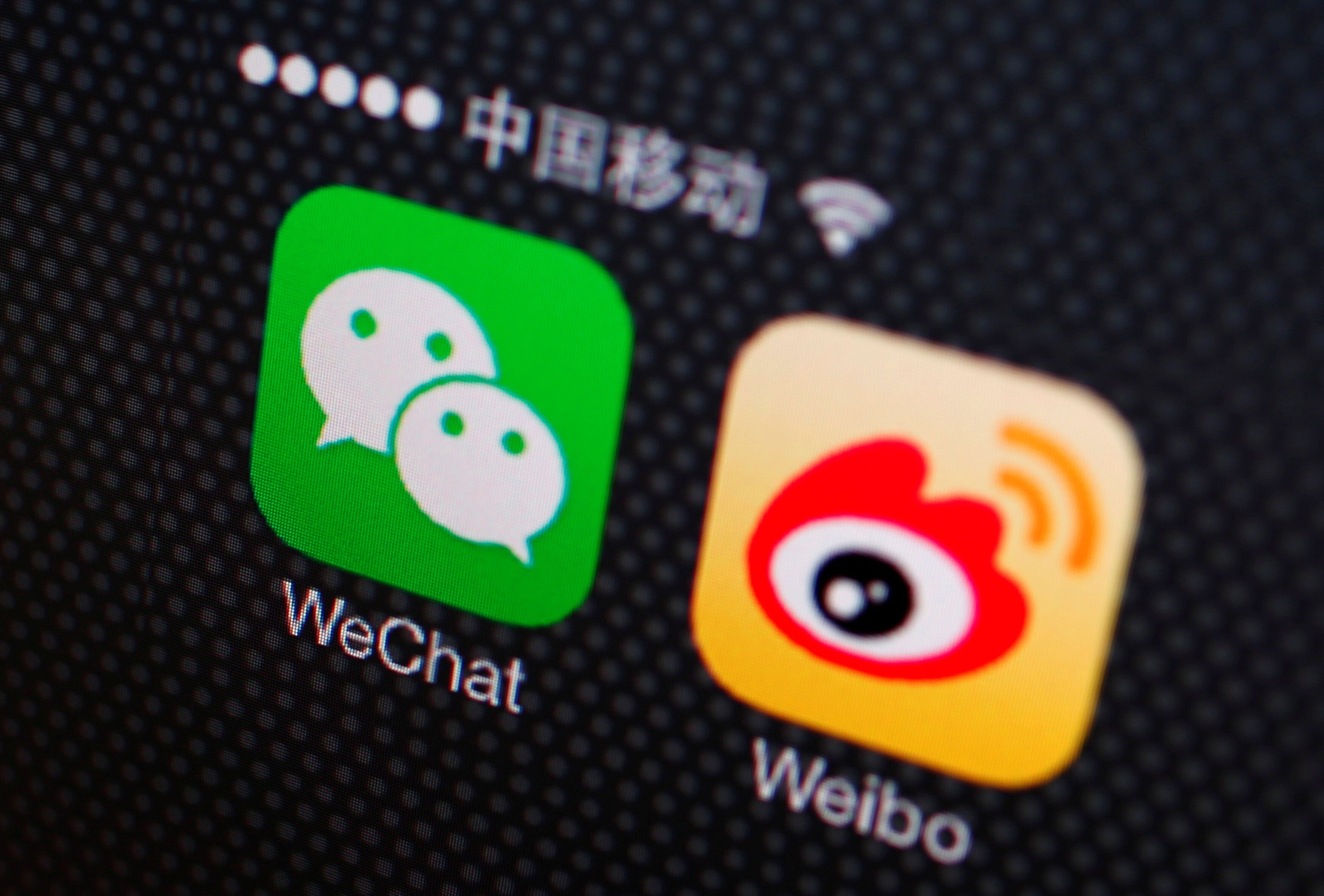 Icons of popular social media apps WeChat and Weibo seen on a smartphone in this picture illustration taken December 5, 2013. A new clean-up campaign targeting content deemed ‘fake news’ is expected to put additional pressure on social media platforms that have become popular with citizen journalists. Photo: Reuters