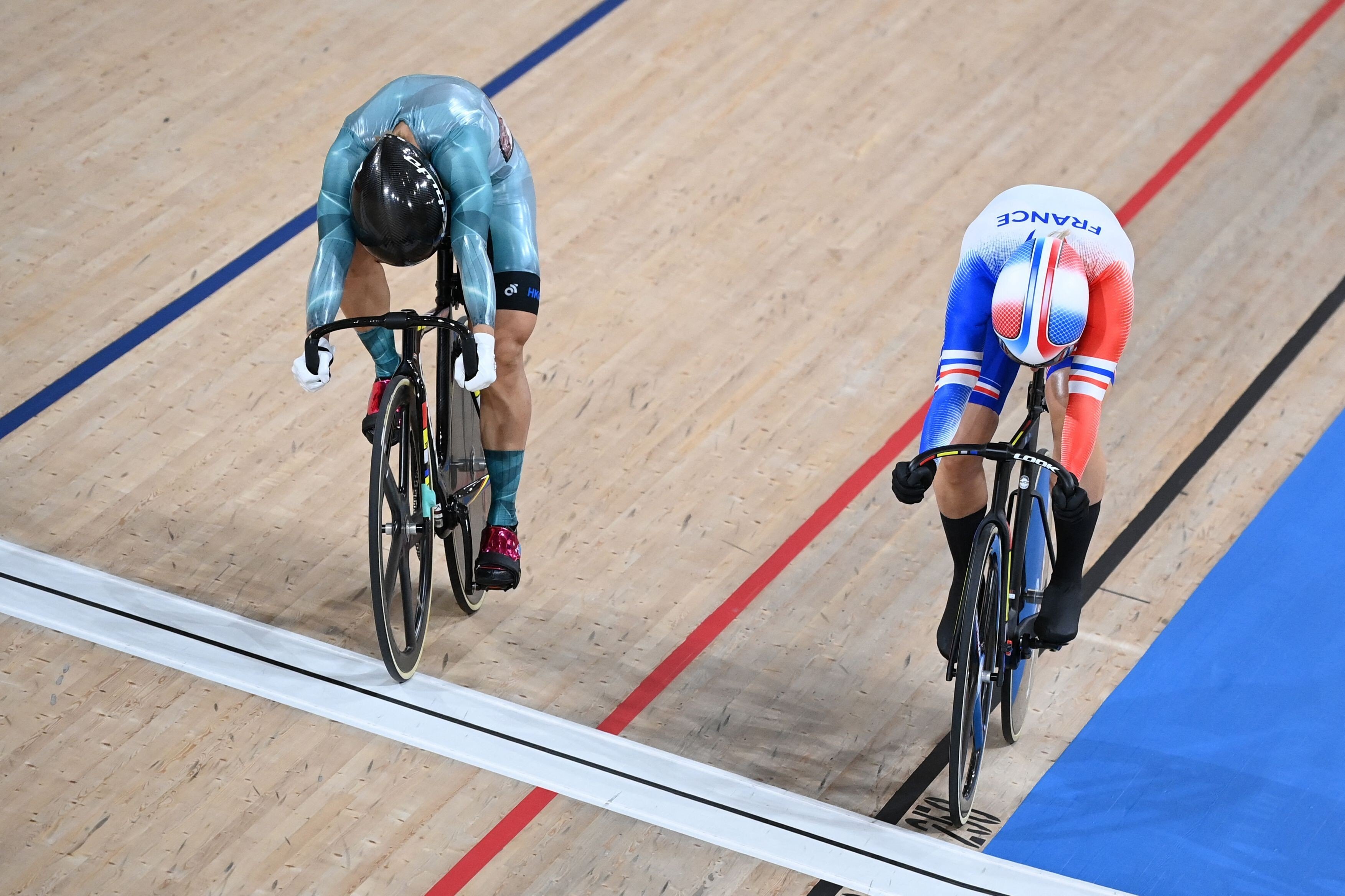 Sarah Lee pips Mathilde Gros and advances to the sprint quarter-finals. Photo: Justin Setterfield/Getty Images