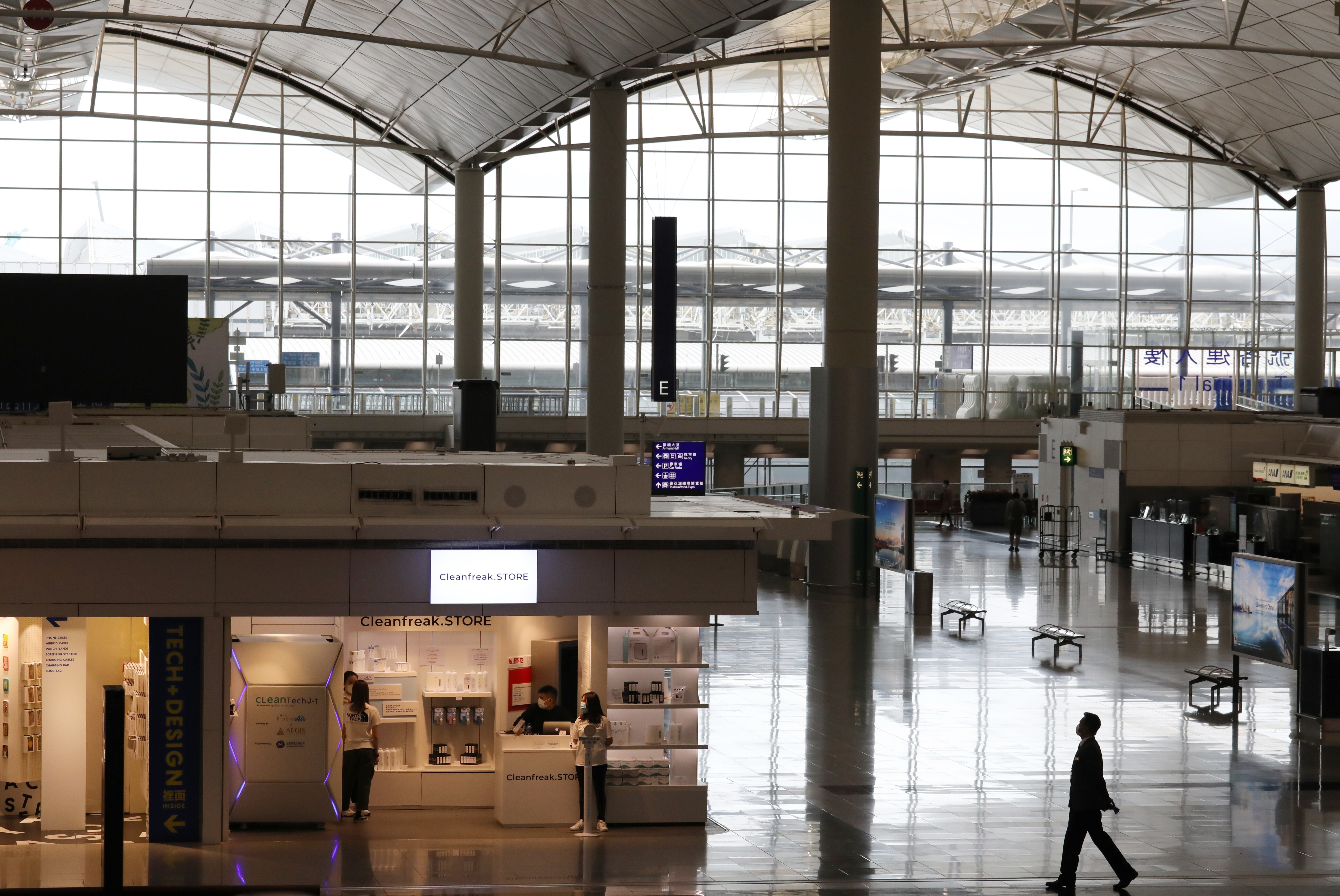 Hong Kong International Airport’s massive Terminal 1 will slash energy consumption with a new air-conditioning control system. Photo: Nora Tam