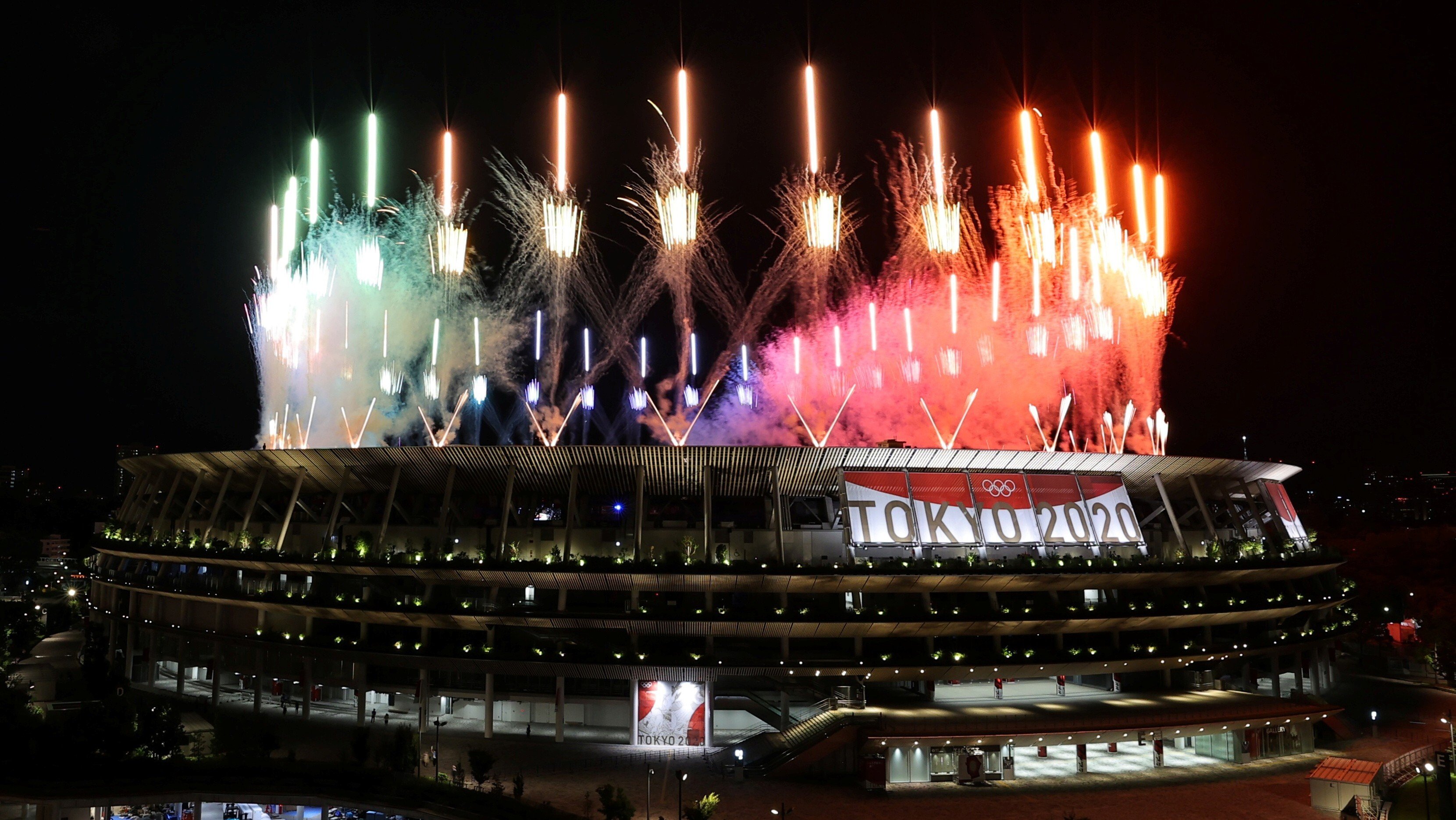 Fireworks light up the night sky at the closing ceremony of the Tokyo 2020 Olympics. Photo: Reuters