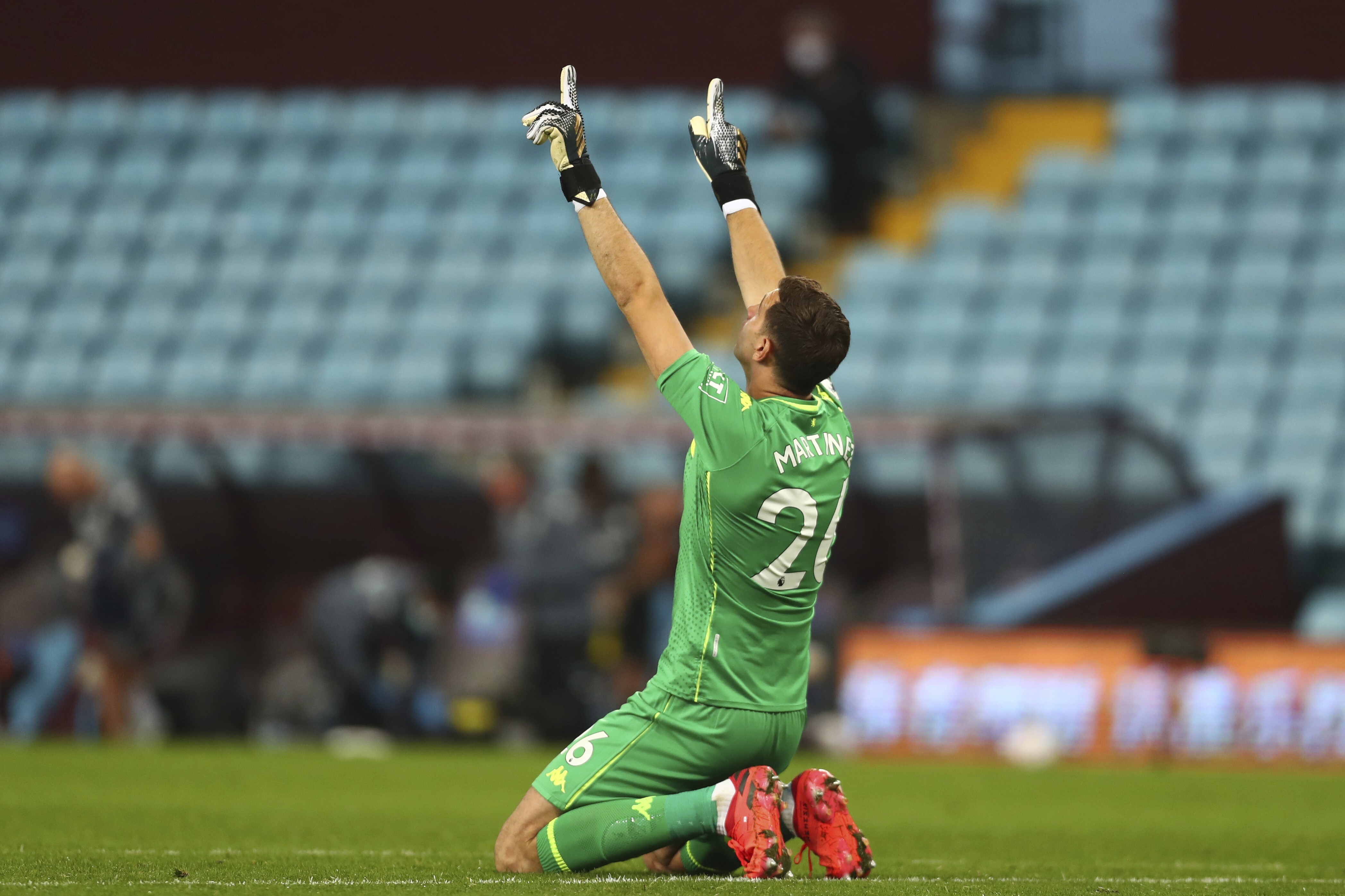 Aston Villa's goalkeeper Emiliano Martinez reacts at the end of the English Premier League match against Sheffield United. Photo: AP