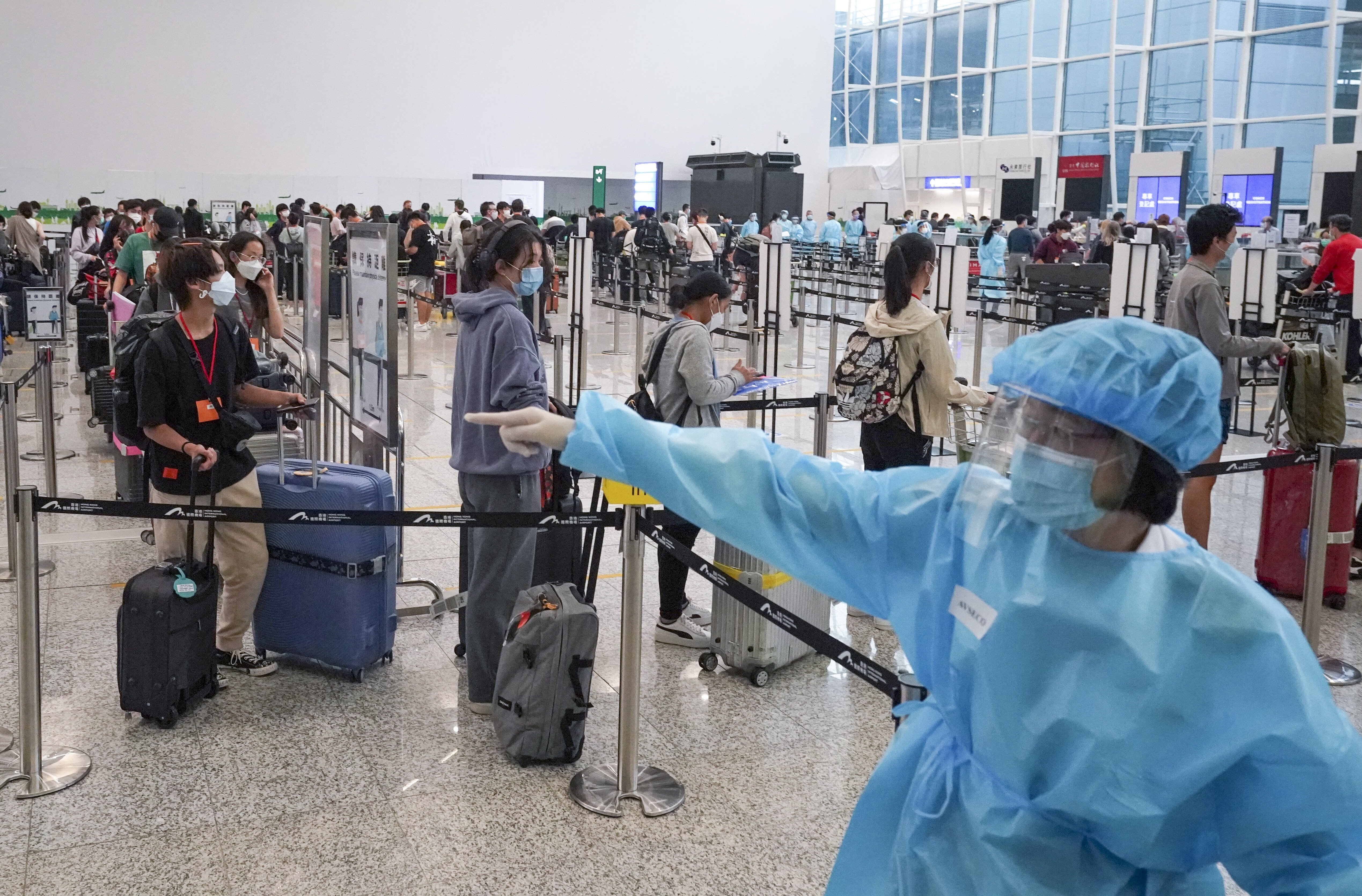 Passengers at Hong Kong International Airport wait to be transported to designated quarantine hotels. Photo: Felix Wong