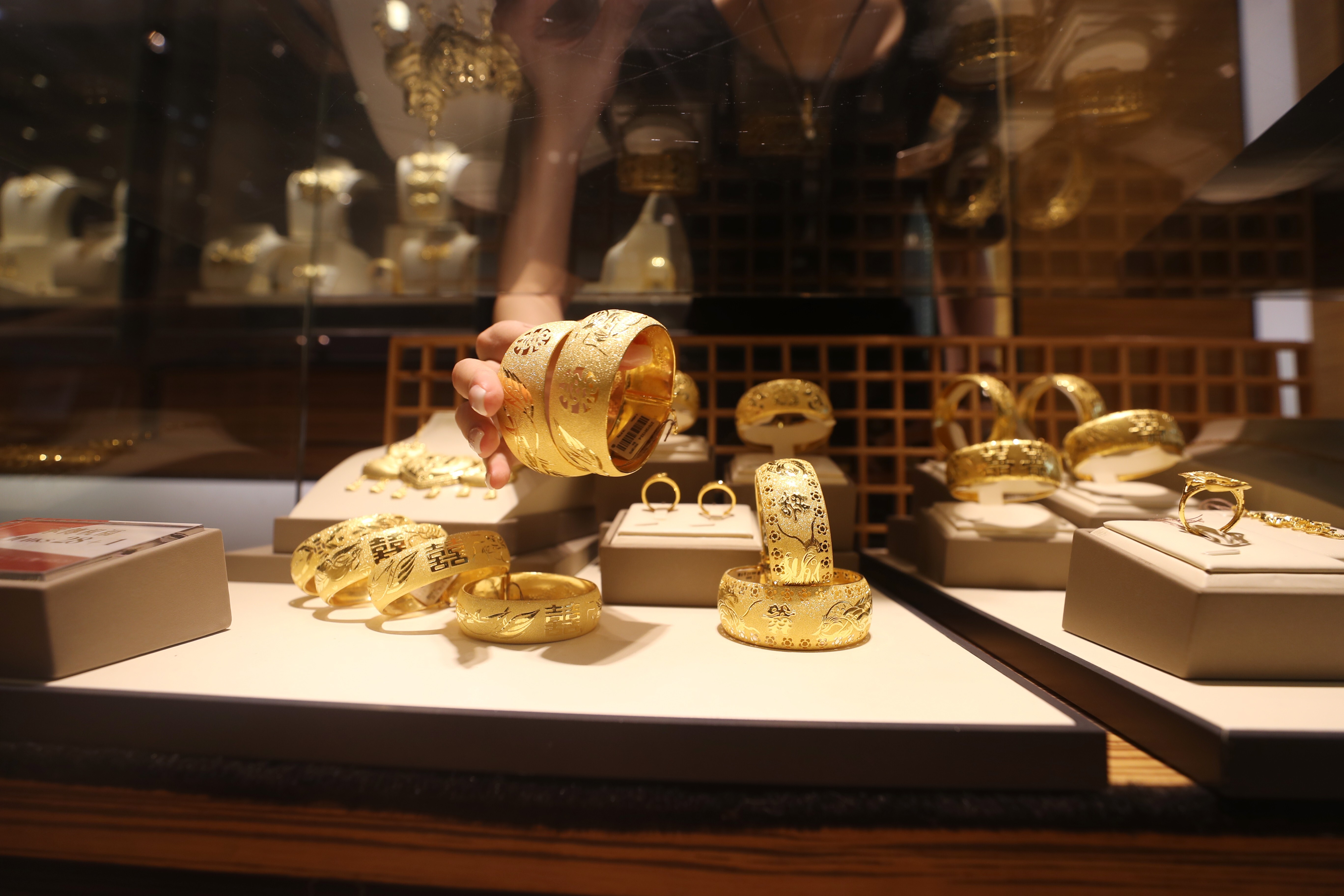 Sales of traditional gold jewellery is rising among young Chinese consumers. Photo: Winson Wong