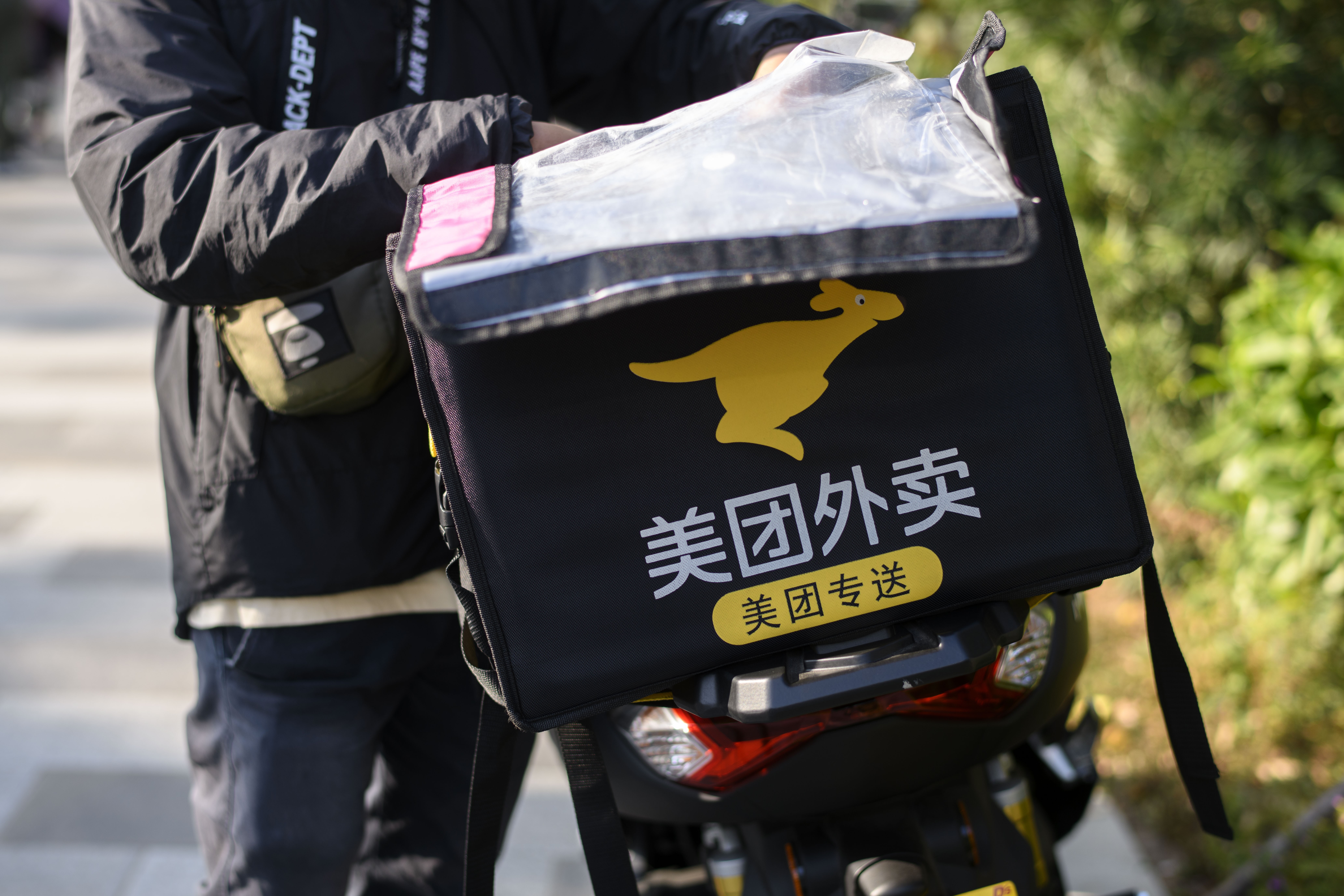 Meituan remains under an antitrust investigation by the State Administration for Market Regulation. Photo: Warton Li