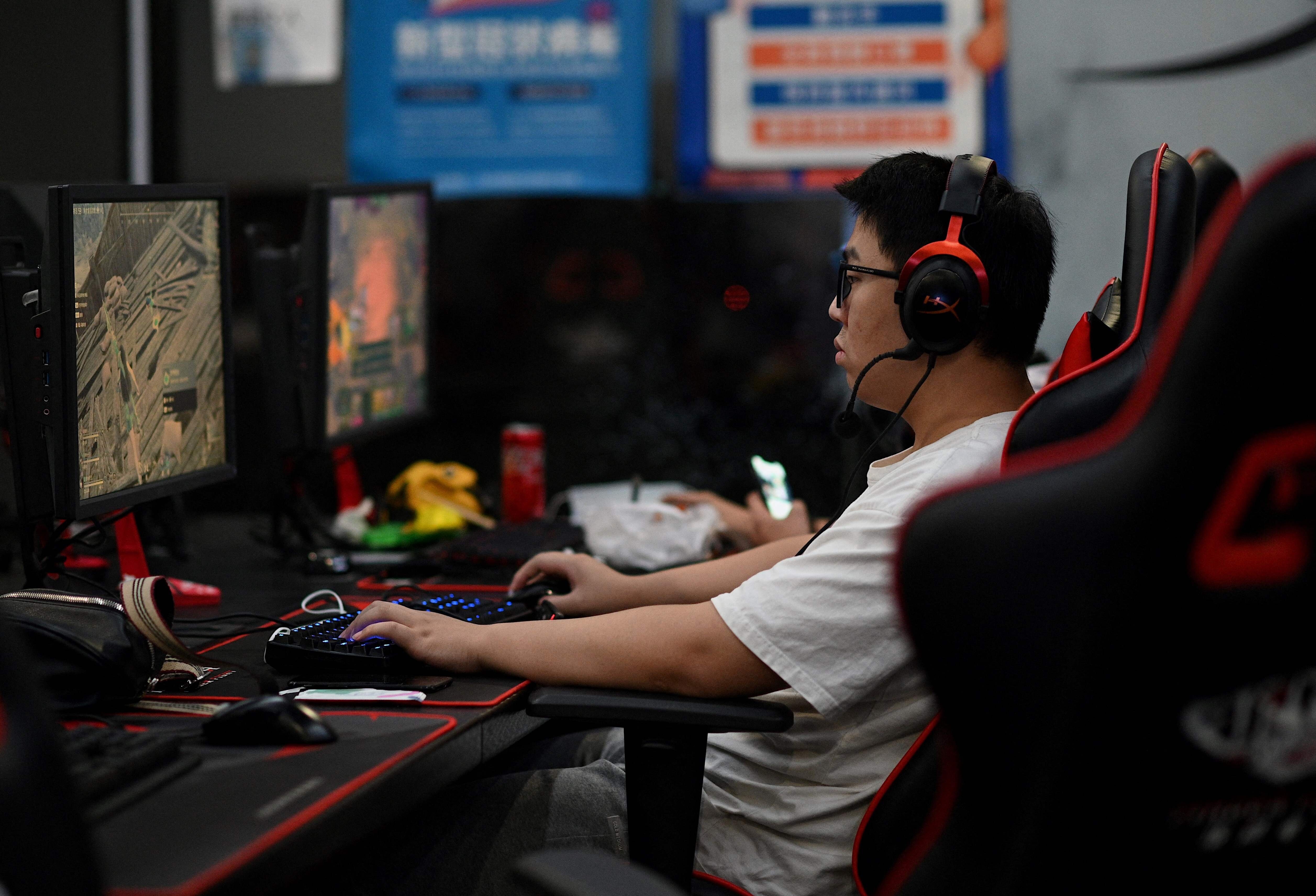 China Tightens Limits for Young Gamers and Bans School Night Play - The New  York Times