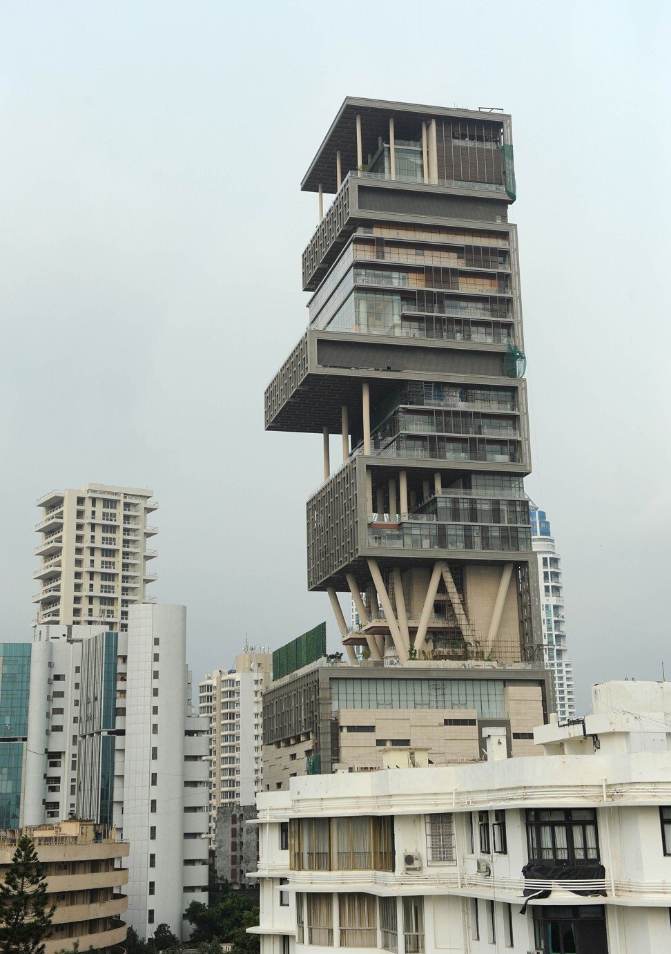 The Ambani family’s Antilia standing over Mumbai’s skyline on October 19, 2010. Photo: AFP.