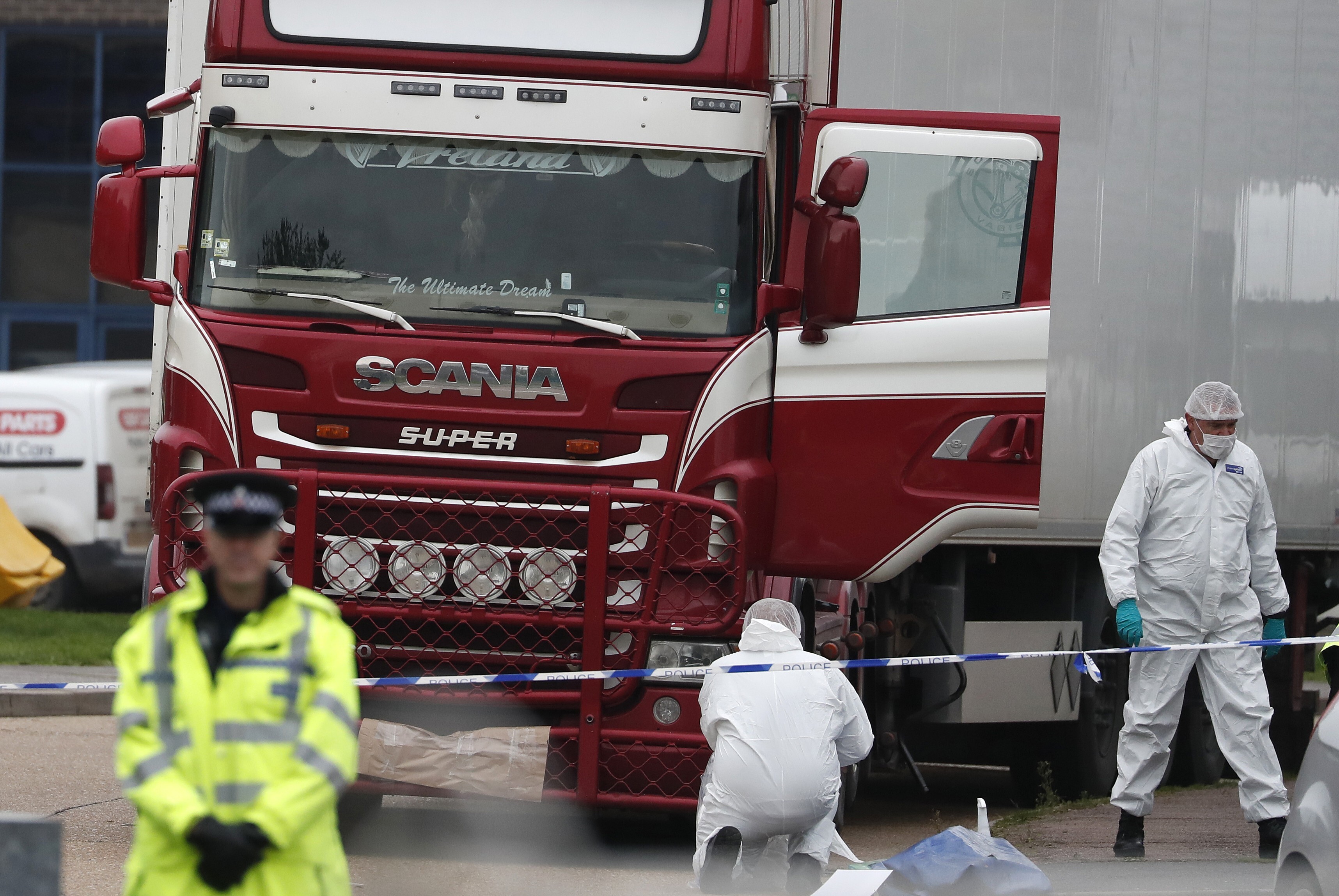 Forensics officers inspect the truck found to contain the bodies of 39 dead Vietnamese in Essex, Britain, in 2019. Photo: AP