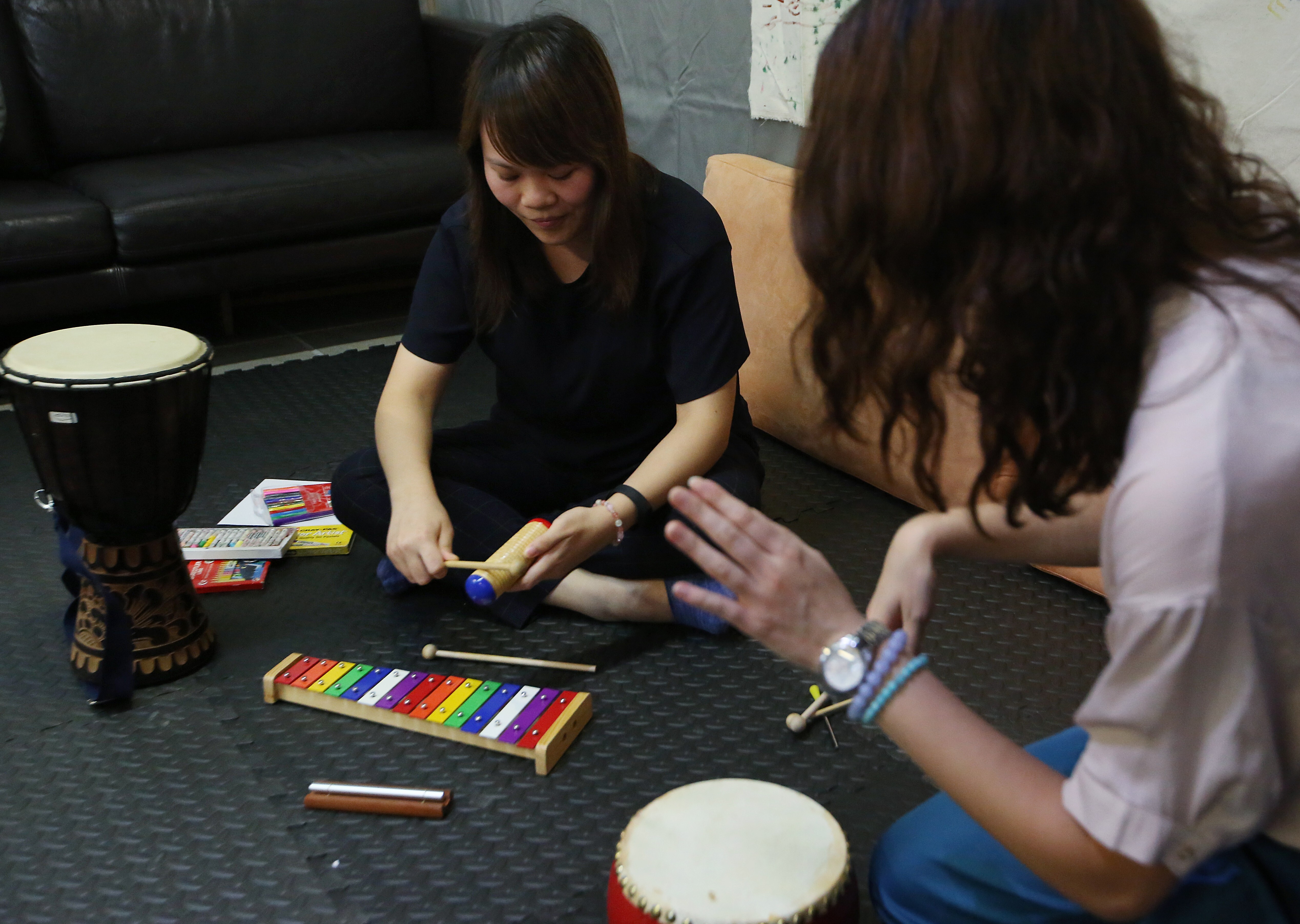 Kristy (left) demonstrates art therapy at Cattle Depot Artists Village in Ma Tau Kok. Photo: Edmond So