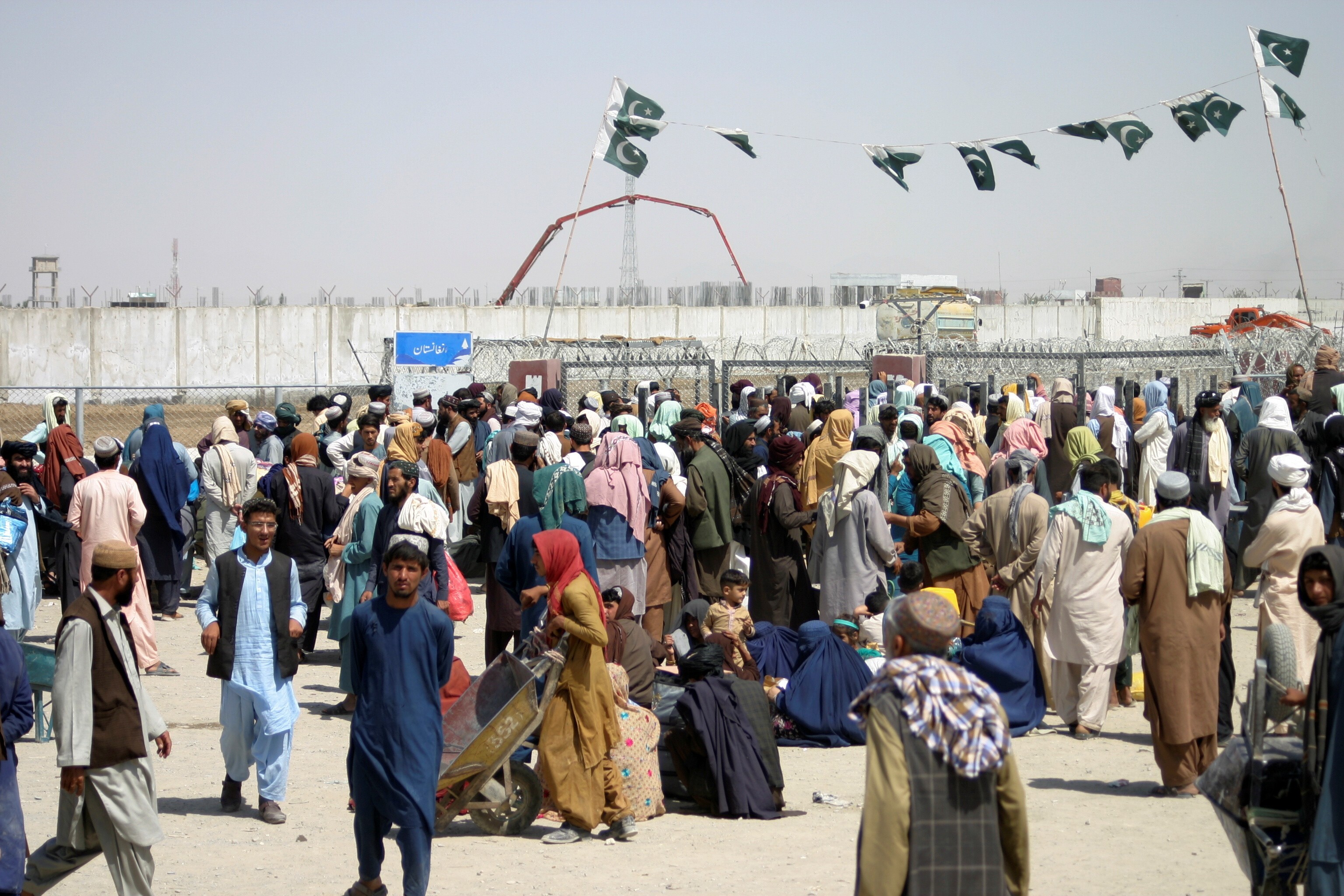 People gather to cross into Afghanistan at the Friendship Gate crossing point at the Pakistan-Afghanistan border town of Chaman, Pakistan, on Thursday. Photo: Reuters
