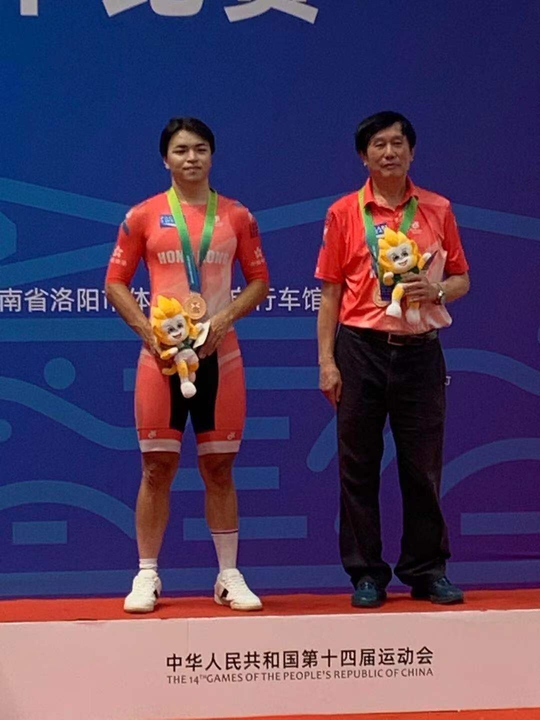 Leung Ka-yu, left, on the medal podium, the first for Hong Kong at the 14th National Games with coach Shen Jinkang. Photo: Cycling Association