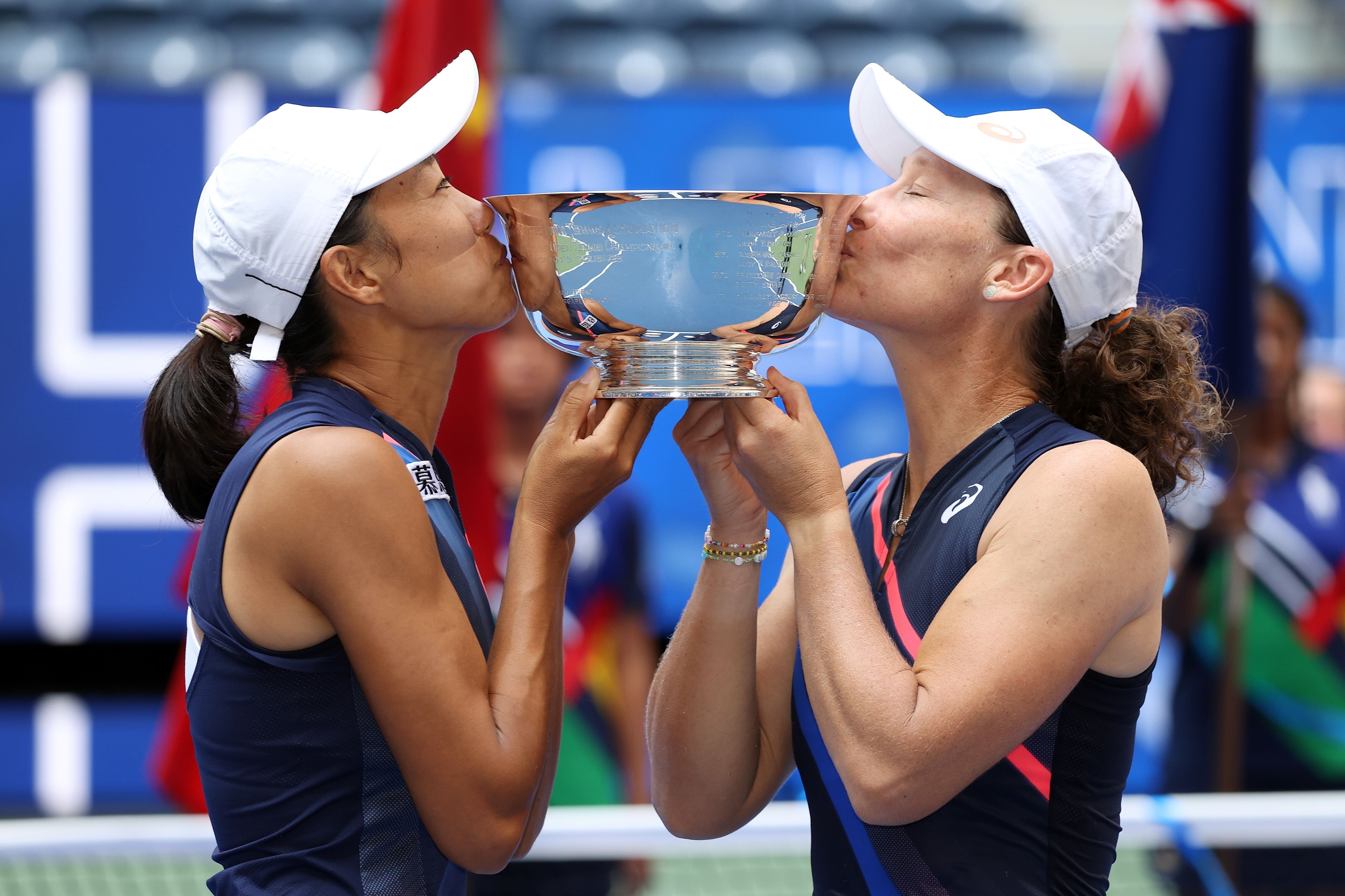 China’s Zhang Shuai and Samantha Stosur of Australia celebrate with the championship trophy after defeating US pair Coco Gauff and Catherine McNally in the 2021 US Open women’s doubles final. Photo: AFP