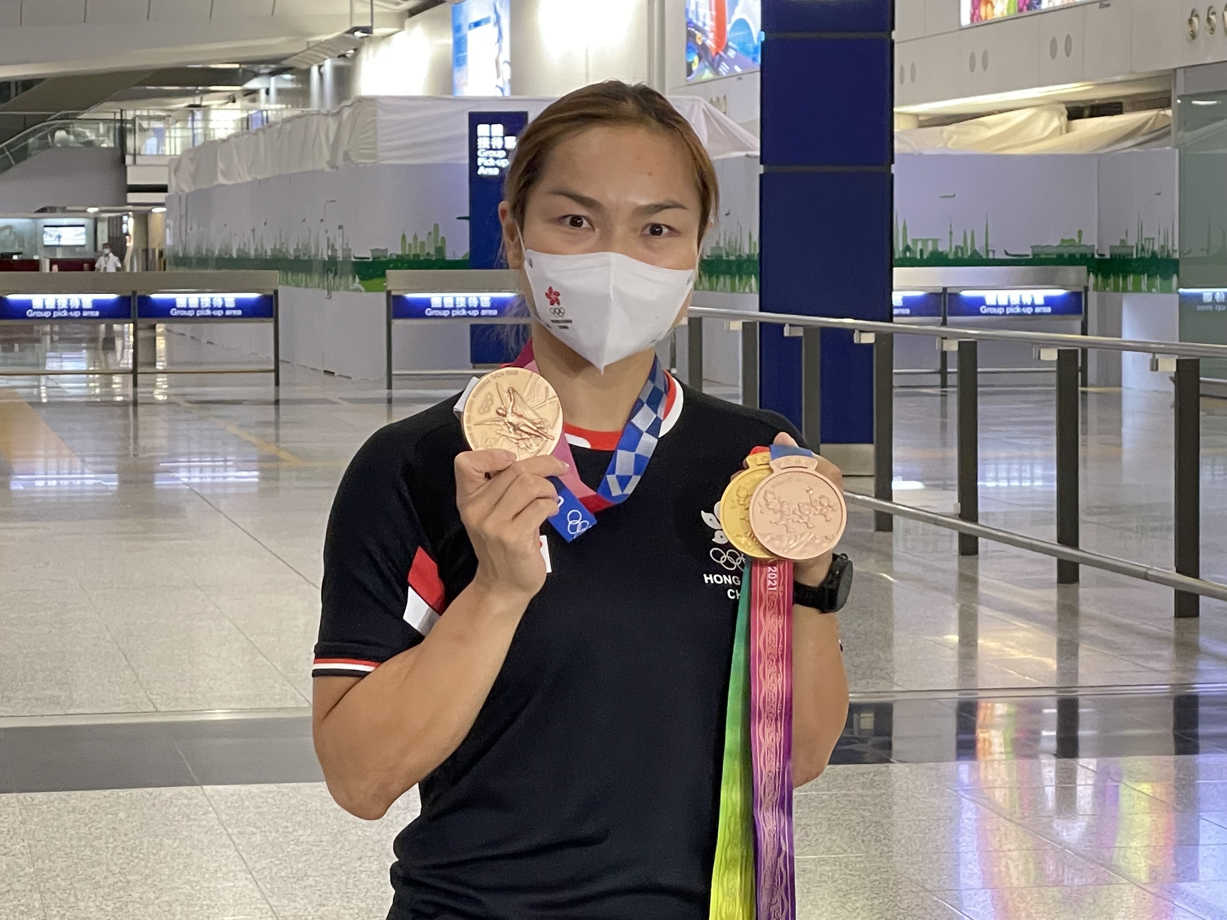 Track cycling star Sarah Lee returns home after a two-month campaign, which included the Tokyo Olympic Games and the National Games. Photo: Chan Kin-wa