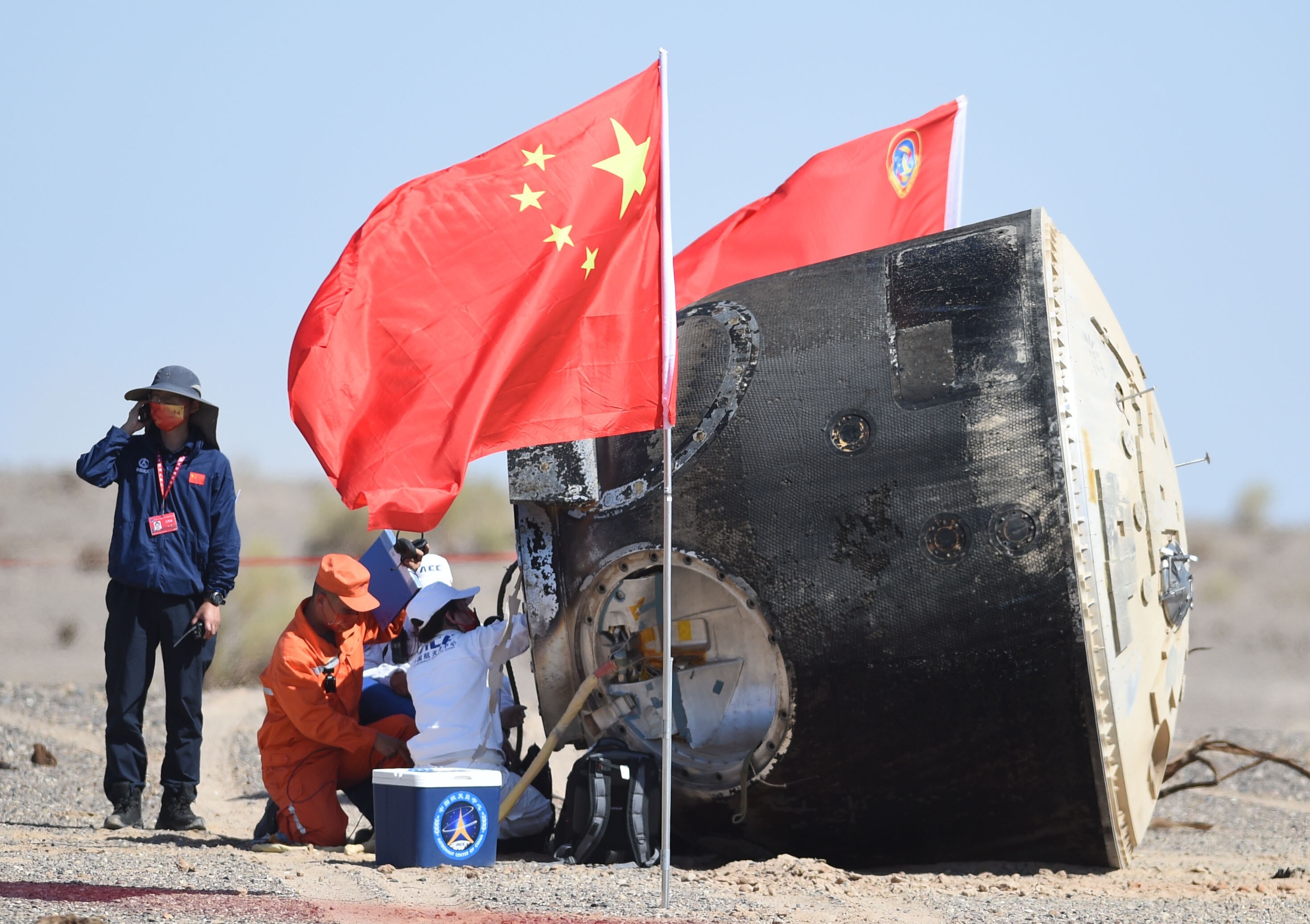 The space capsule’s return to Earth was broadcast throughout China. Photo: Xinhua
