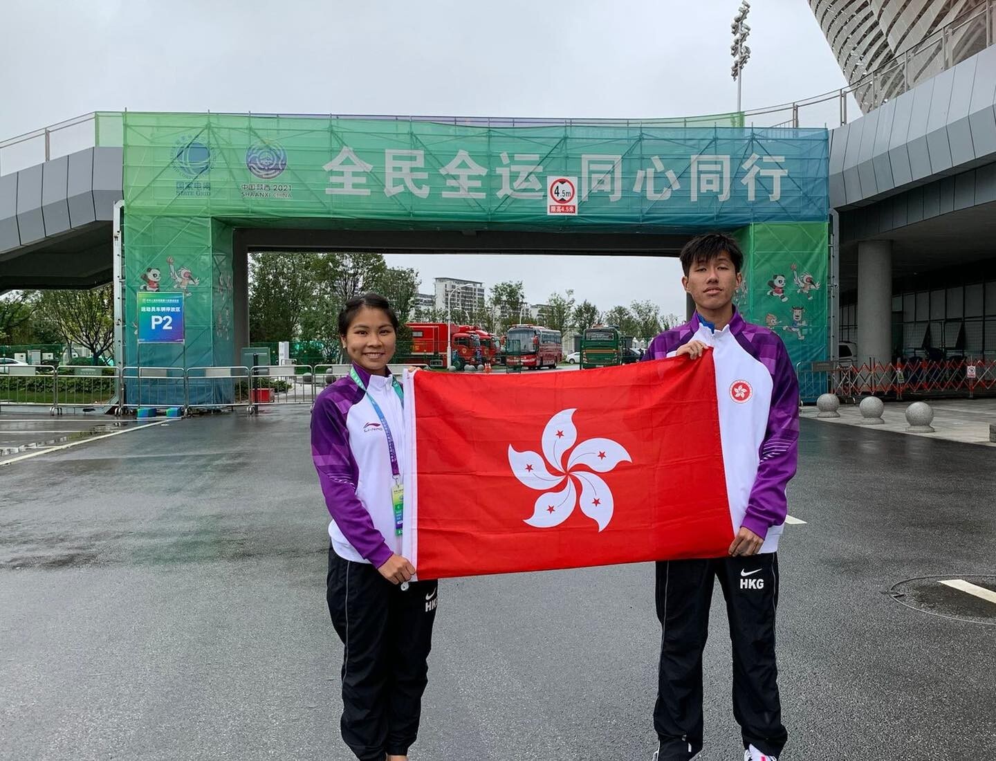 Christy Yiu and teammate Wong Wan-chun before the start of the marathon at the National Games in Xian. Photo: HKAAA