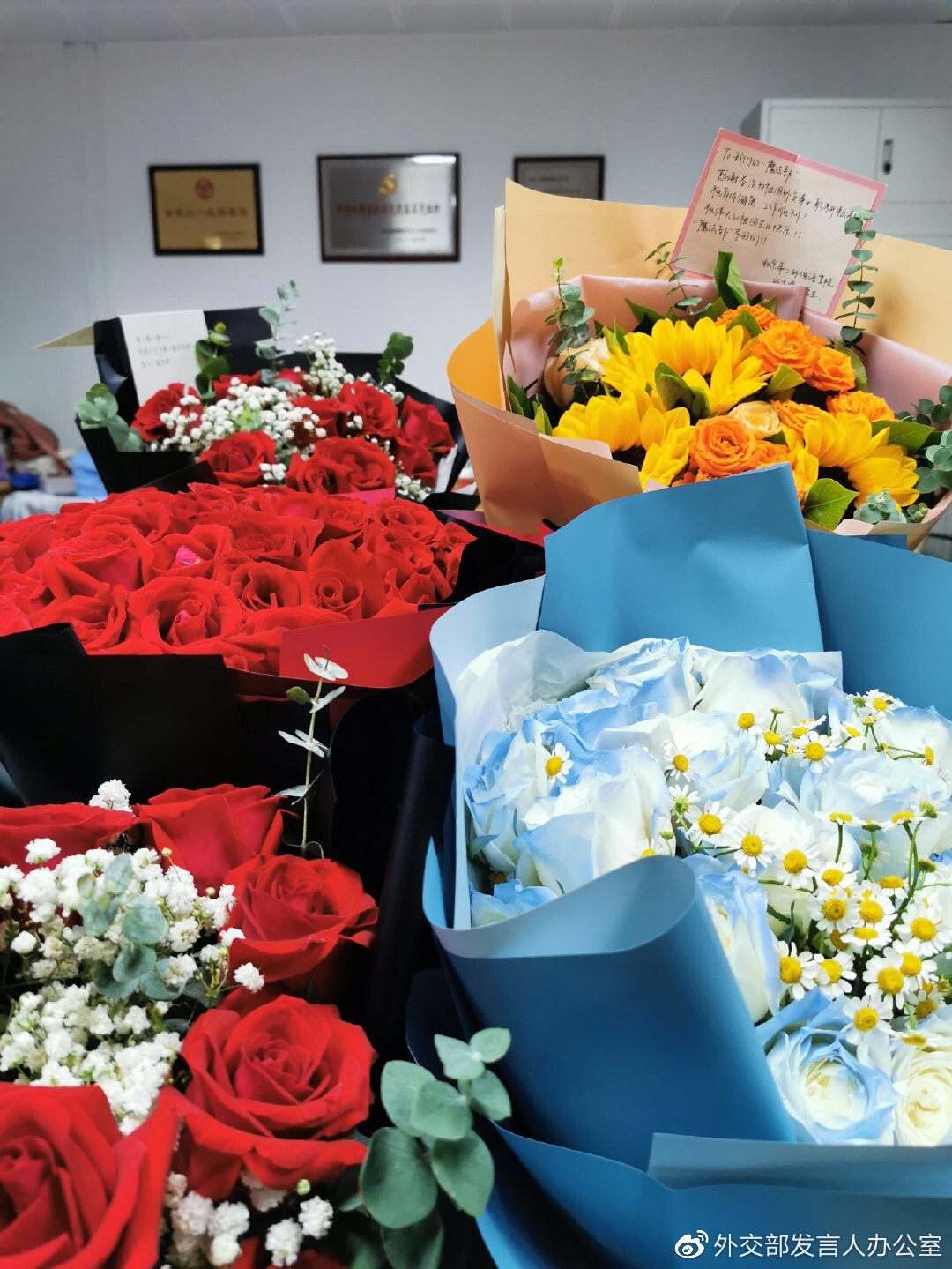 The foreign ministry has become a “sea of flowers” with the public sending bouquets following Meng Wanzhou’s release. Photo: Weibo