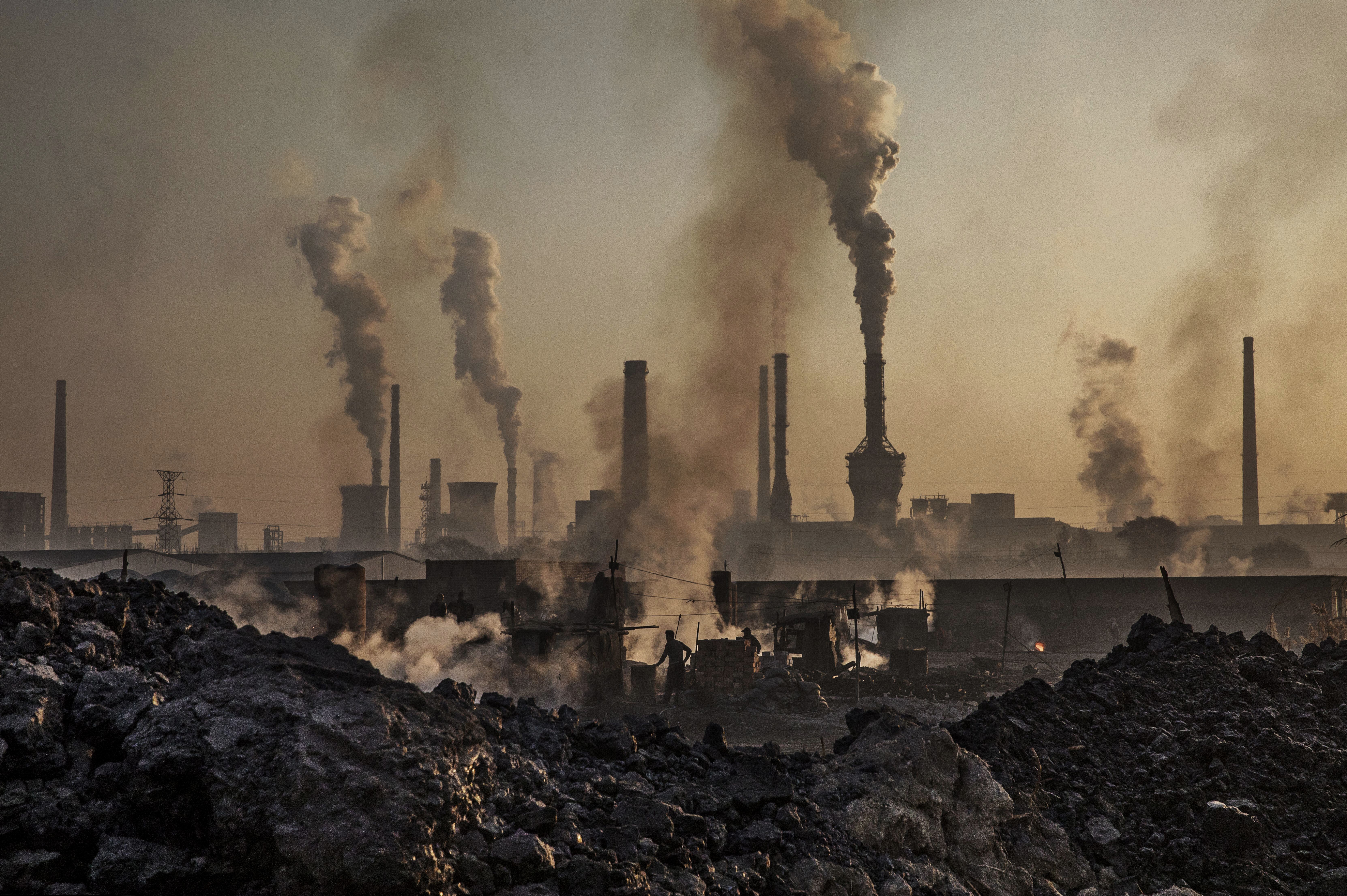 Smoke from an unauthorised steel plant on November 4, 2016 in northern China’s Inner Mongolia region. Photo: Getty Images.