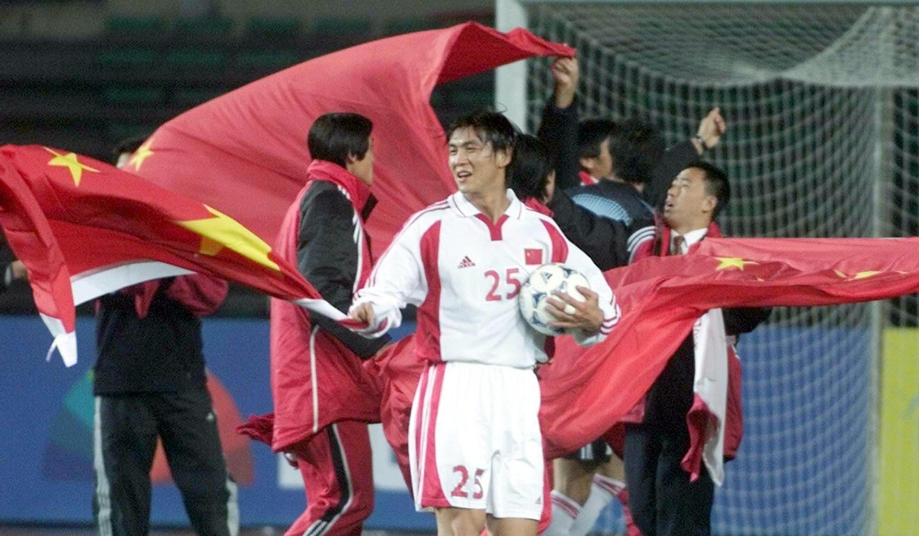 China’s Zhang Yuning celebrates with the national flag after his team qualified for the 2002 World Cup finals. Photo: AP