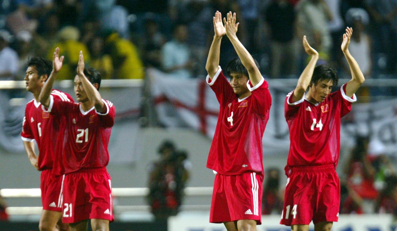 China’s (left to right) Fan Zhiyi, Xu Yunlong, Wu Chengying and Li Weifeng acknowledge the applause of their fans after losing to Brazil. Photo: Reuters