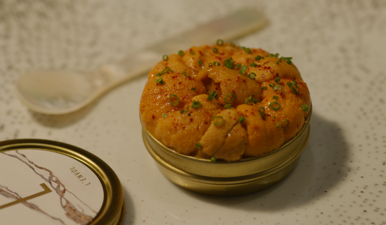 The restaurant serves its signature dish of Hokkaido sea urchin with gamberoni prawn and crunchy fennel according to the seasonality of the star ingredient.