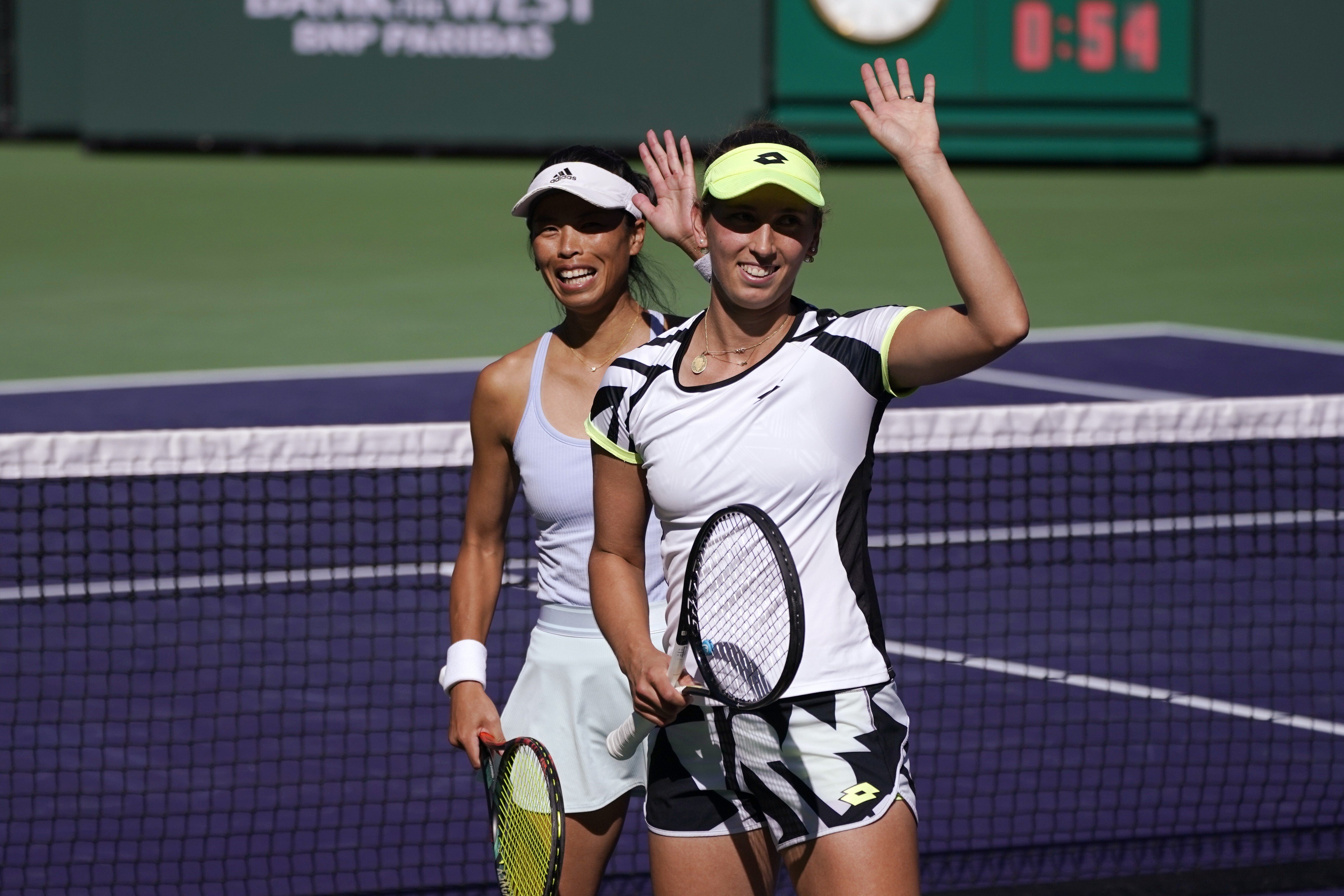 Taiwan’s Hsieh Su-wei and Elise Mertens, of Belgium wave to the crowd after defeating Japan’s Shuko Aoyama and Ena Shibahara in their women’s doubles semi-final at the 2021 BNP Paribas Open at Indian Wells. Photo: AP