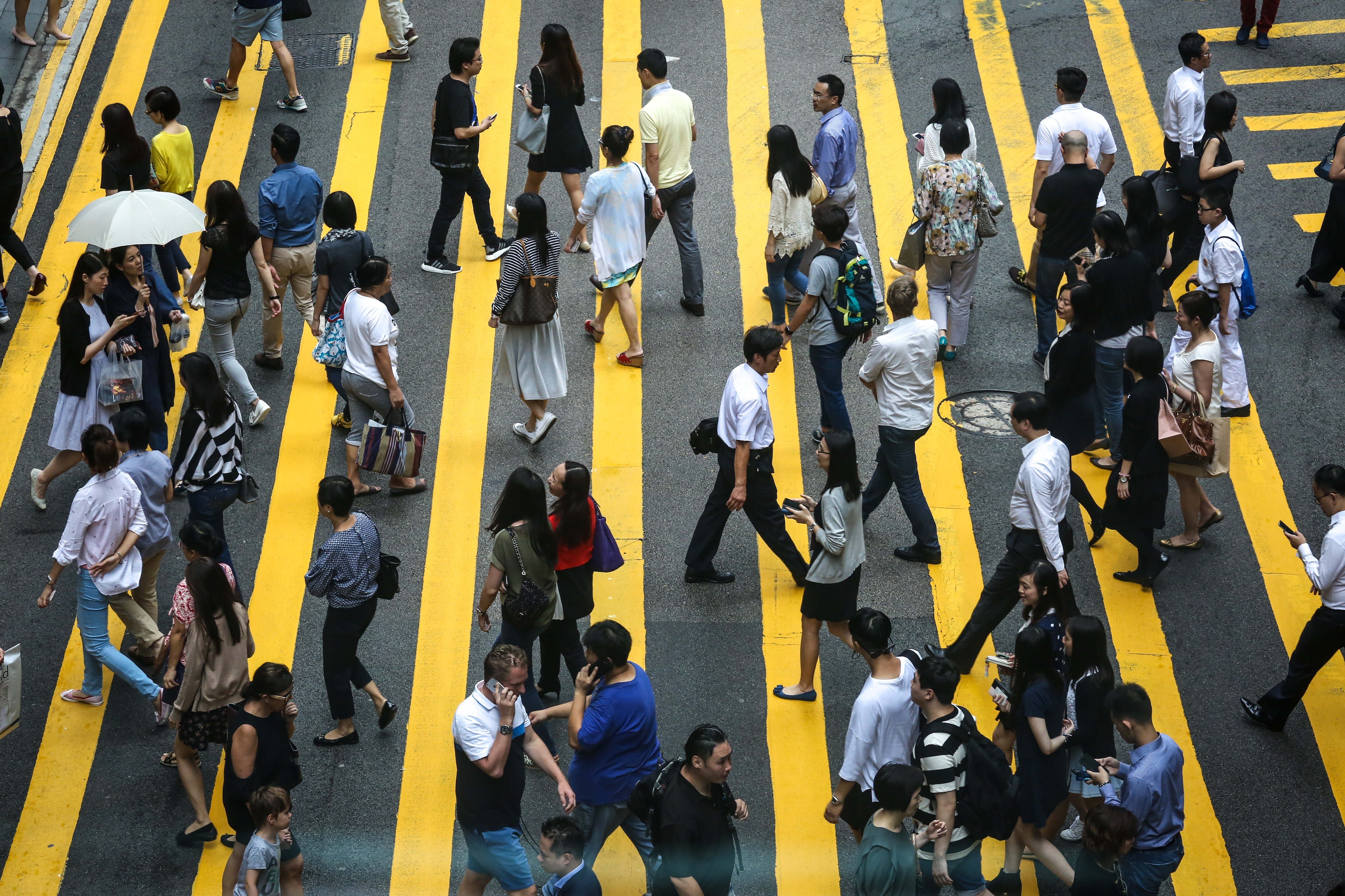 People cross the road in Central, Hong Kong. Photo: Jonathan Wong