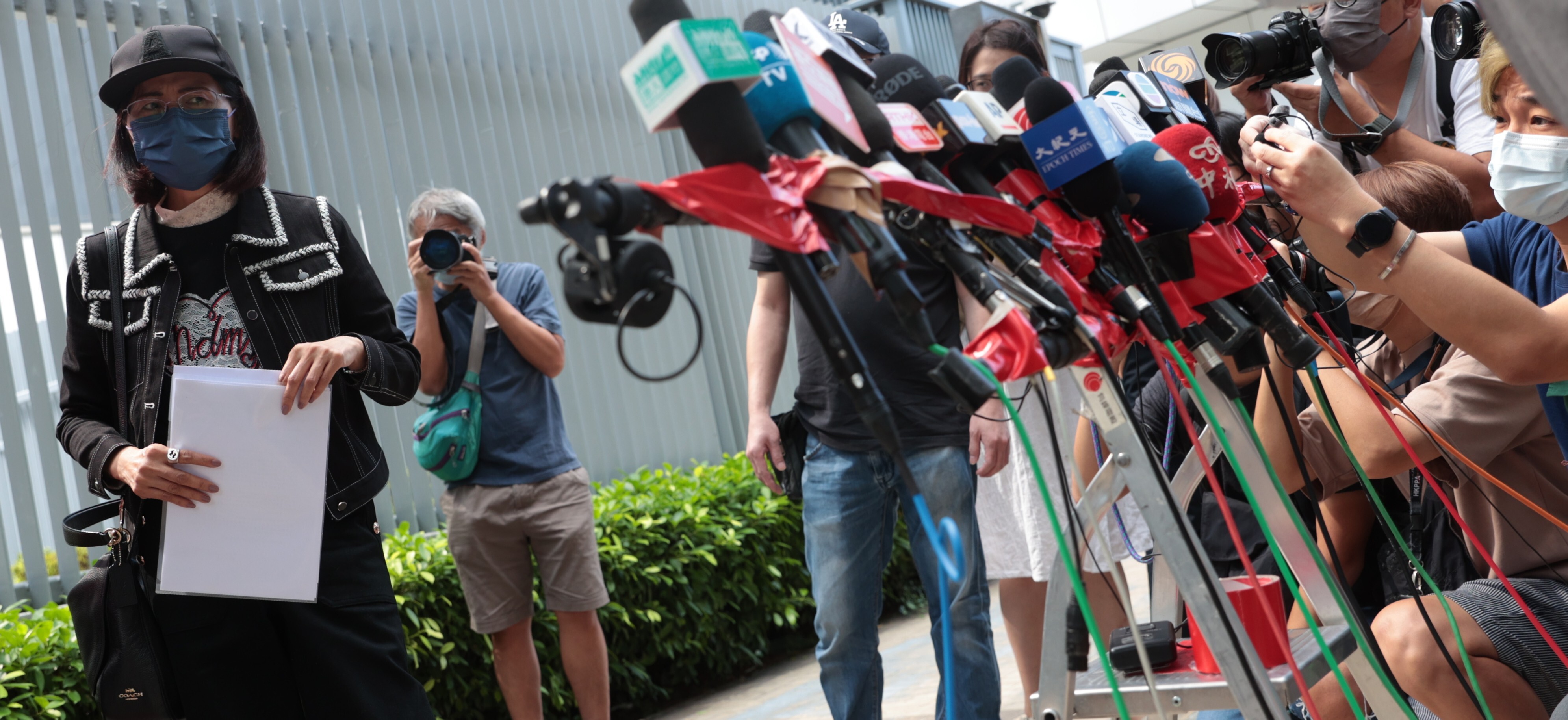 The mother of Poon Hiu-wing meets the media outside government headquarters in Admiralty on Wednesday. Photo: Sam Tsang