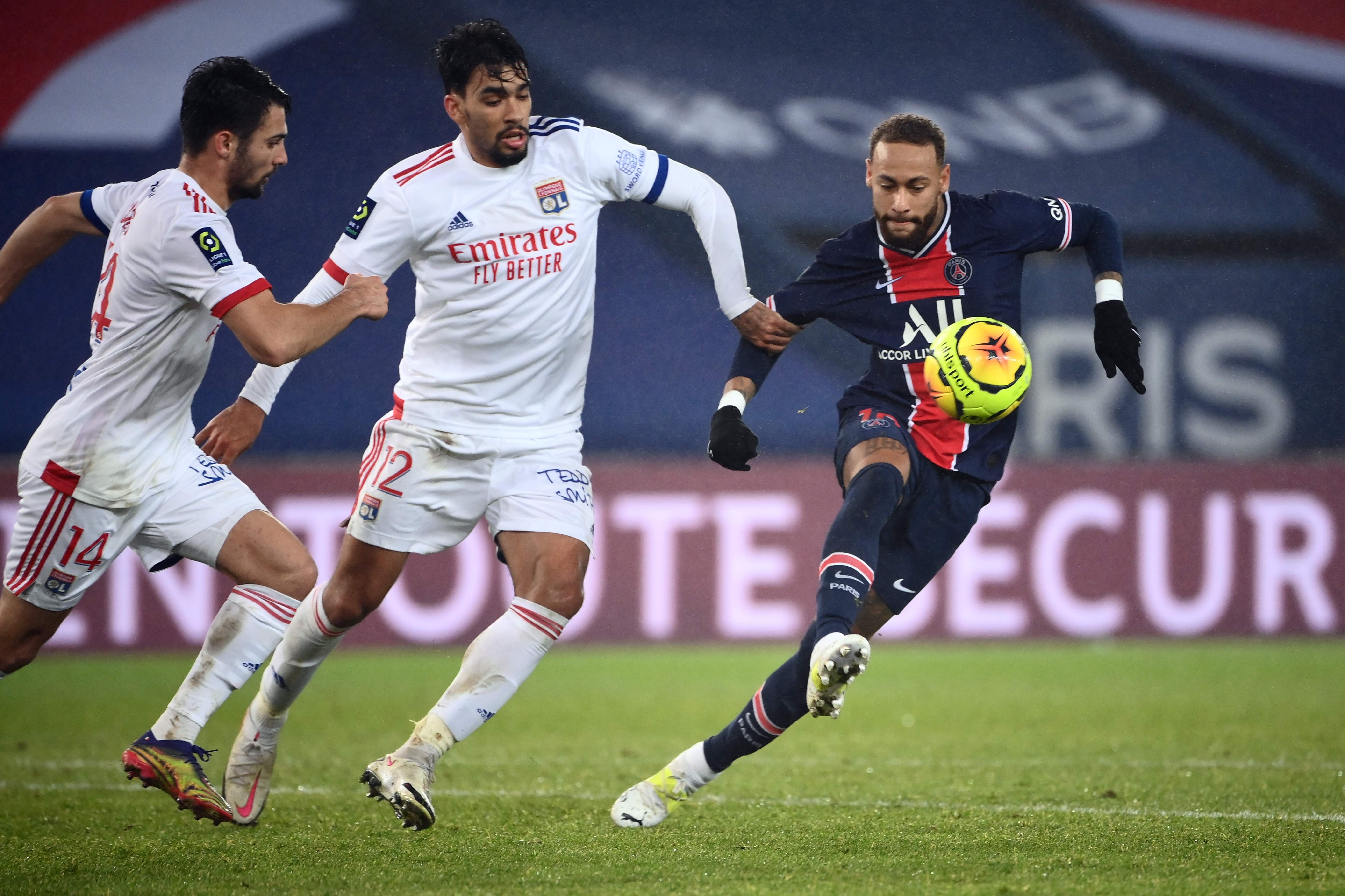 Paris Saint-Germain forward Neymar vies with Lyon defender Leo Dubois (left) and Lucas Paqueta during the French L1 football match on December 13, 2020 at the Parc des Princes stadium in Paris. Photo: AFP